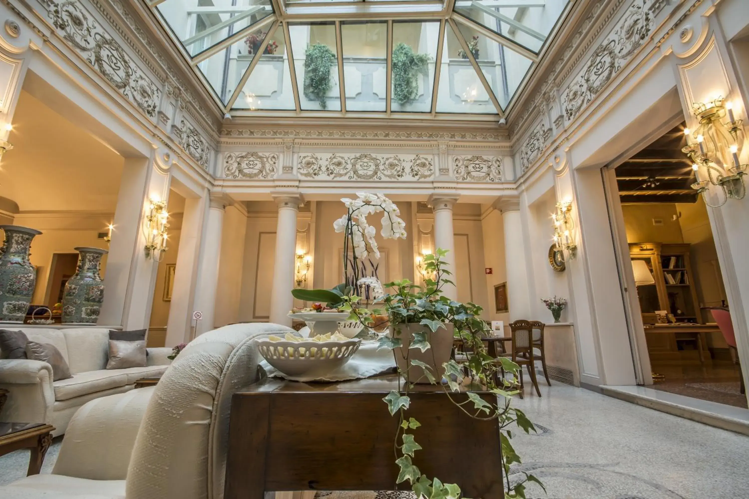 Lobby or reception in Hotel Corona d'Oro 1890 Lobby or reception in Hotel Corona d'Oro 1890