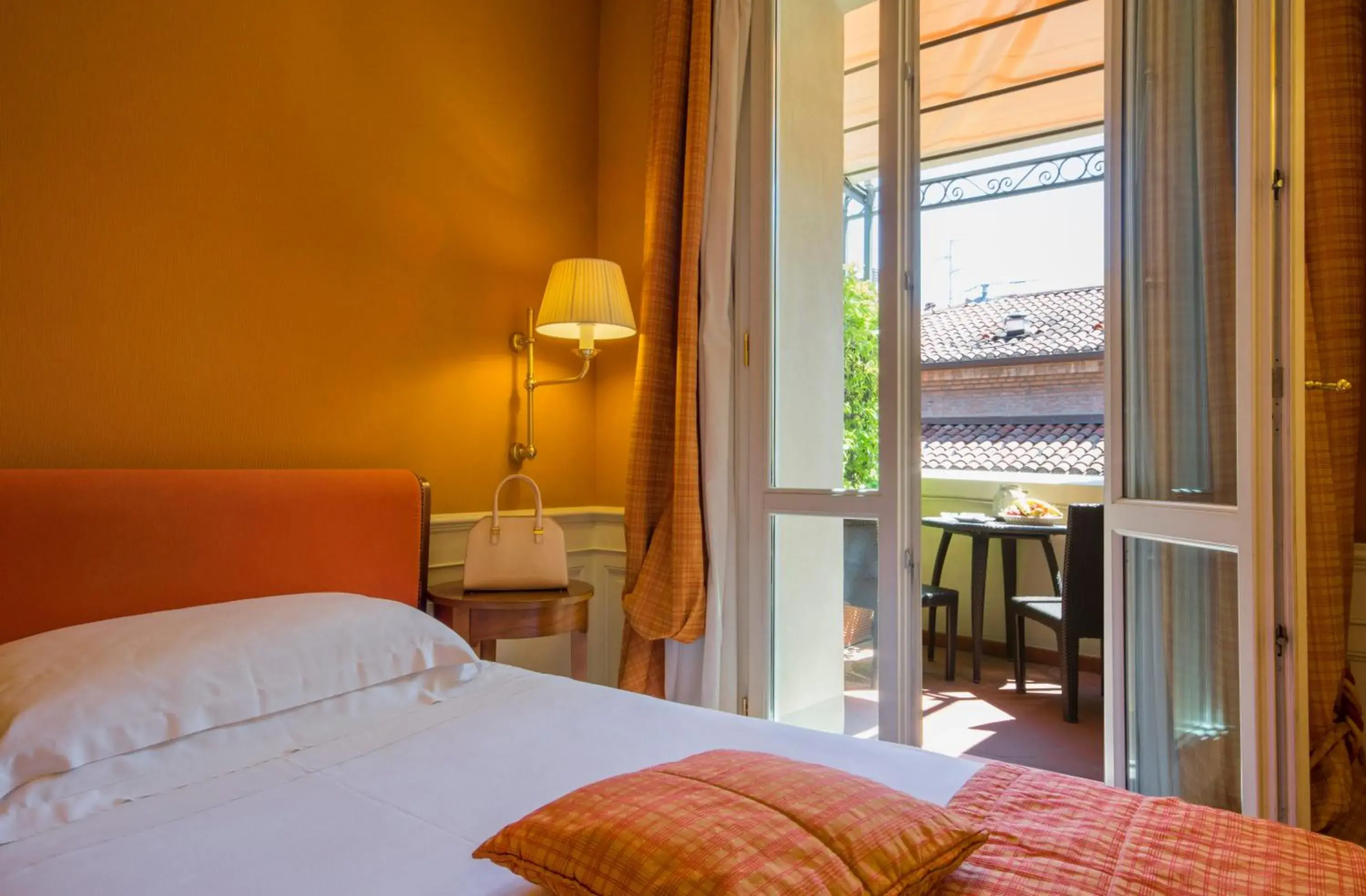 Single Room in Hotel Corona d'Oro 1890 Single Room in Hotel Corona d'Oro 1890