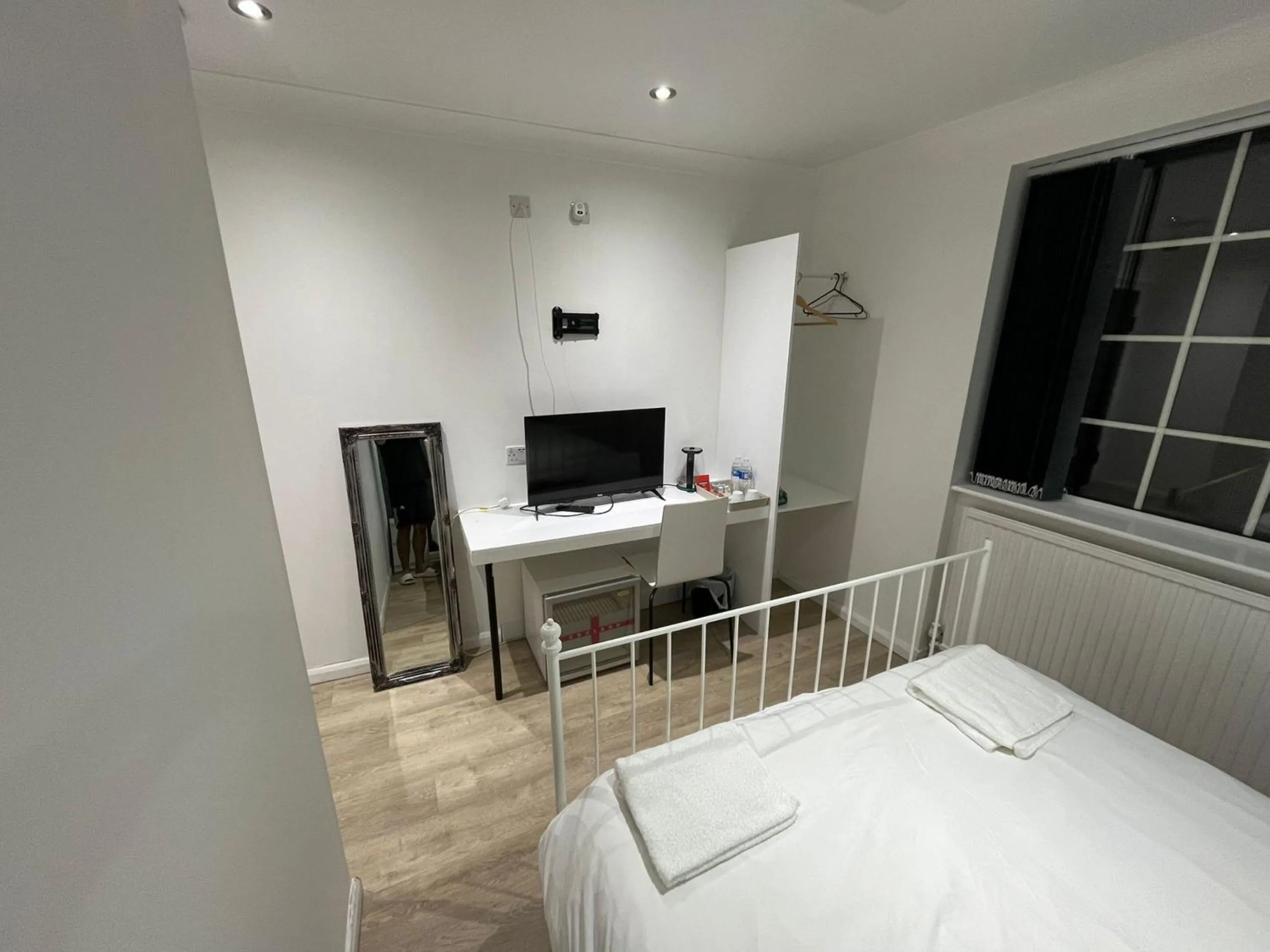 Bedroom, Bed in White Rose Hotel & Restaurant - Leeds