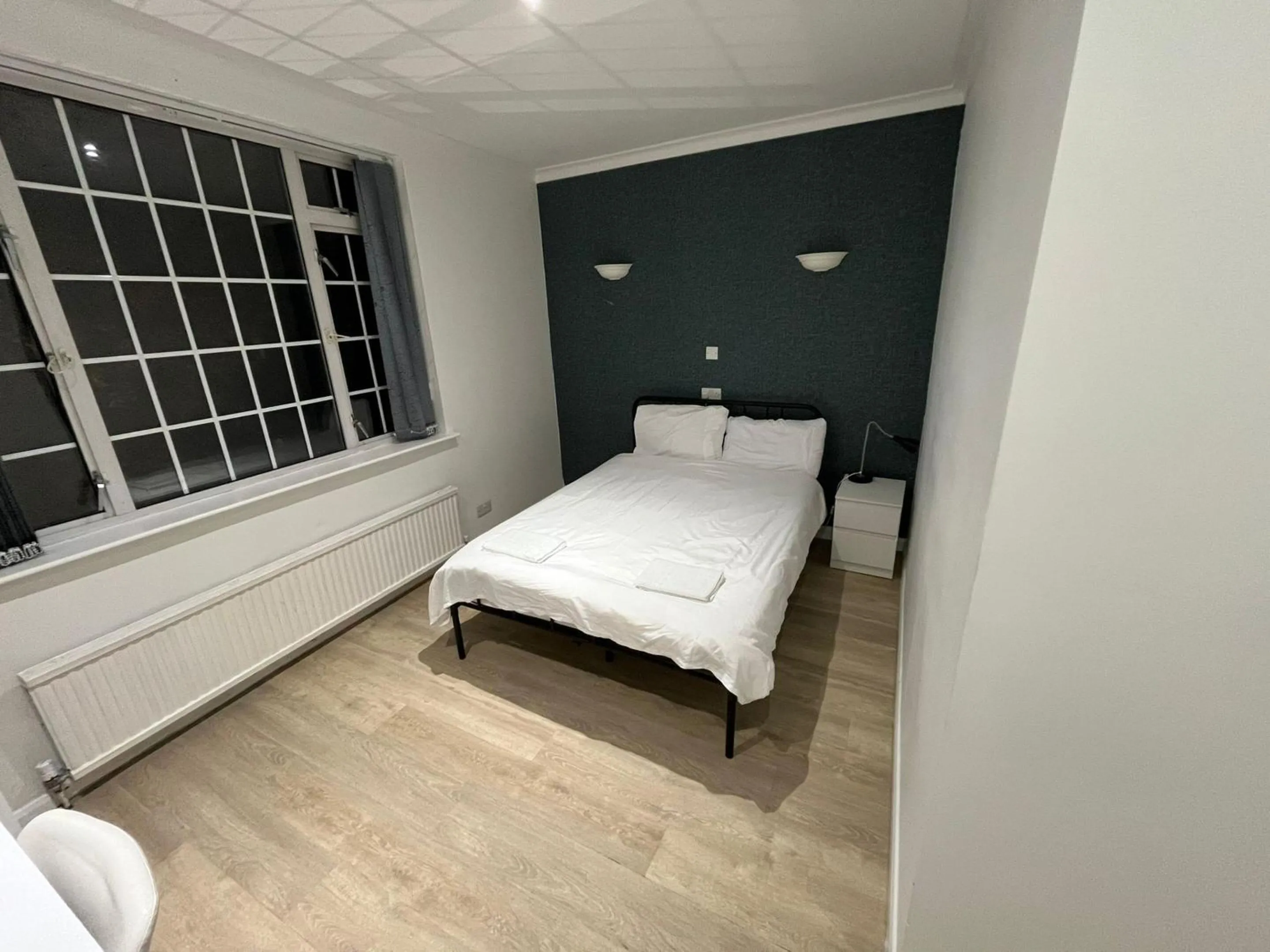 Bedroom, Bed in White Rose Hotel & Restaurant - Leeds