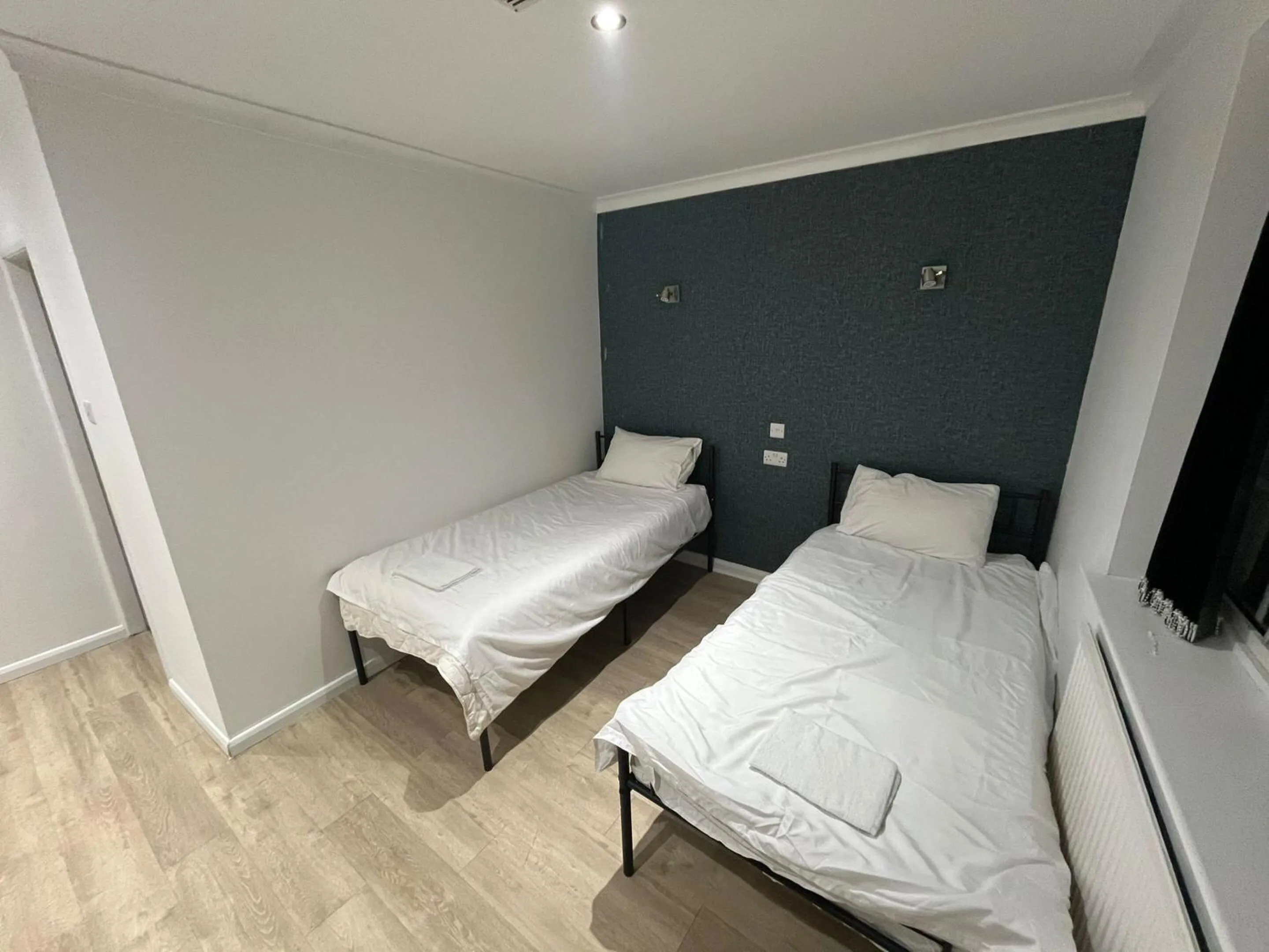 Bedroom, Bed in White Rose Hotel & Restaurant - Leeds