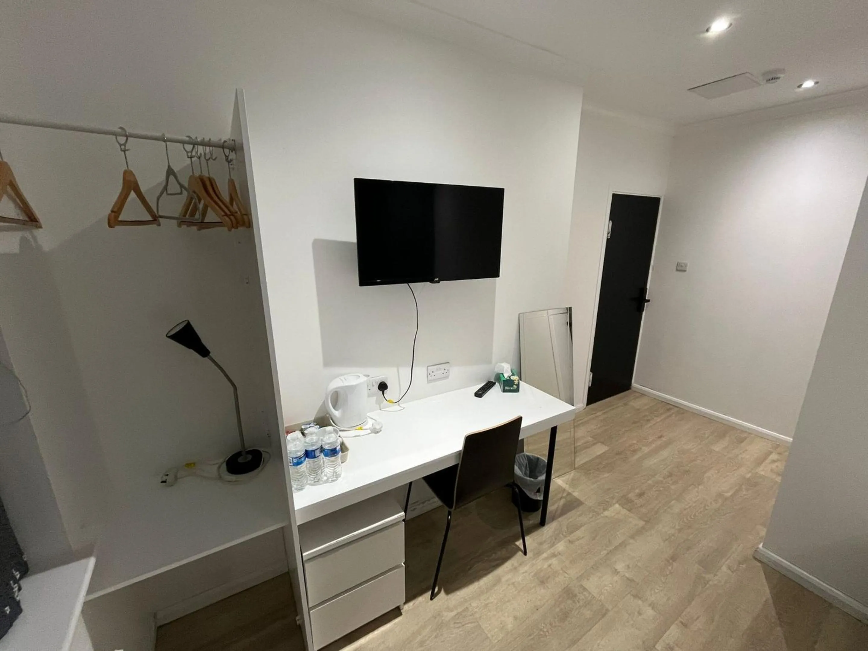 TV and multimedia in White Rose Hotel & Restaurant - Leeds