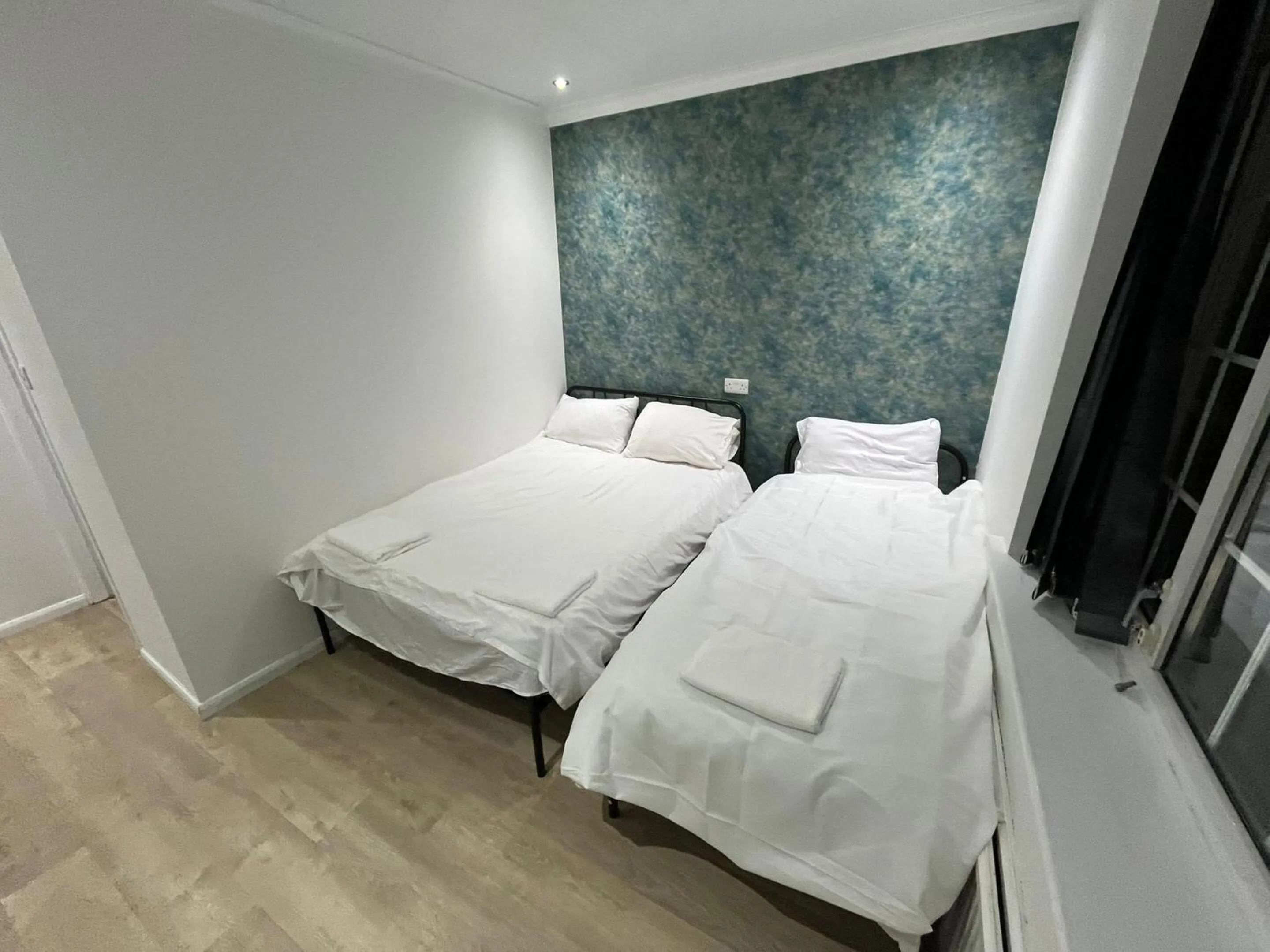 Bedroom, Bed in White Rose Hotel & Restaurant - Leeds