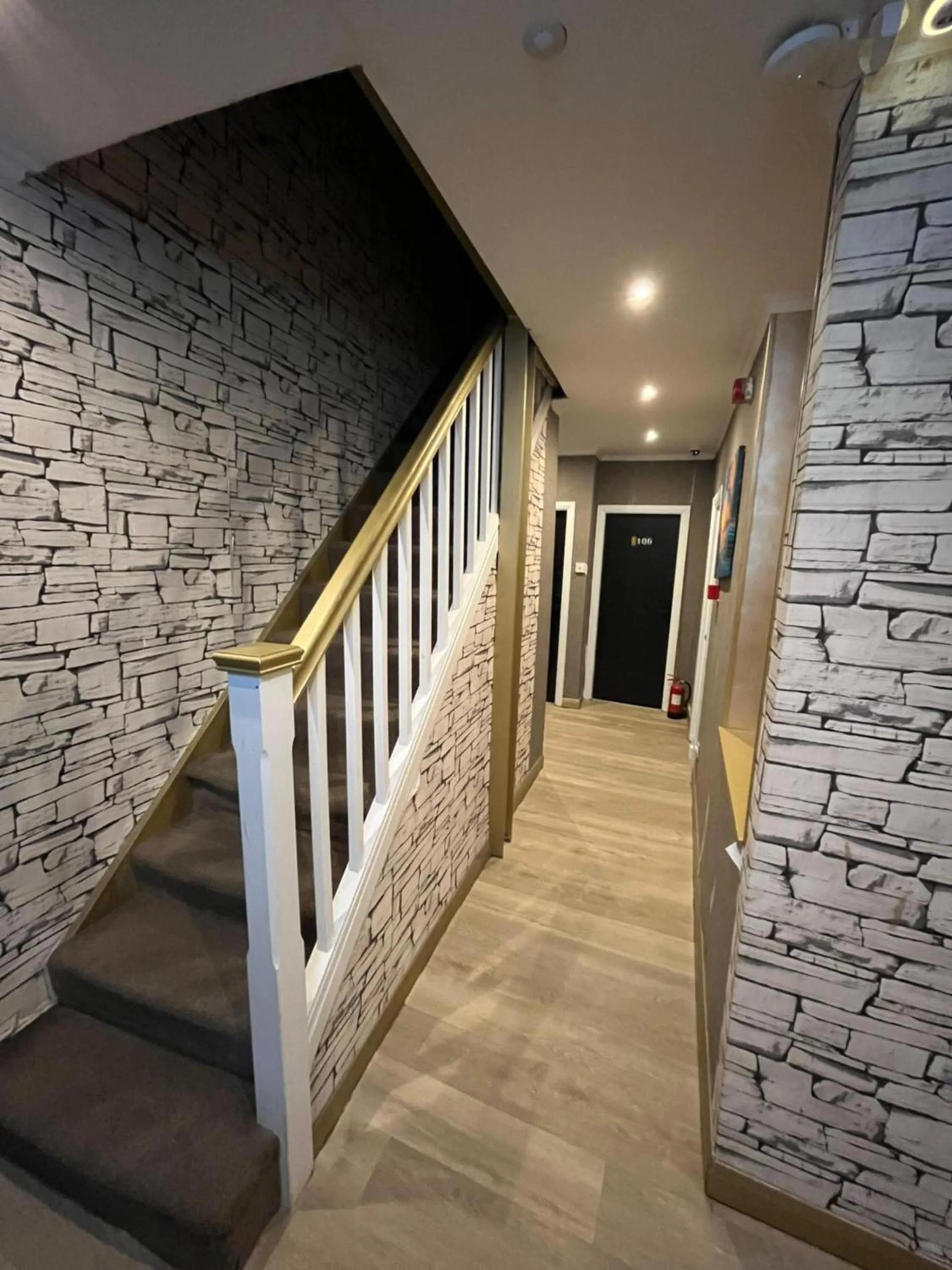 Lobby or reception in White Rose Hotel & Restaurant - Leeds