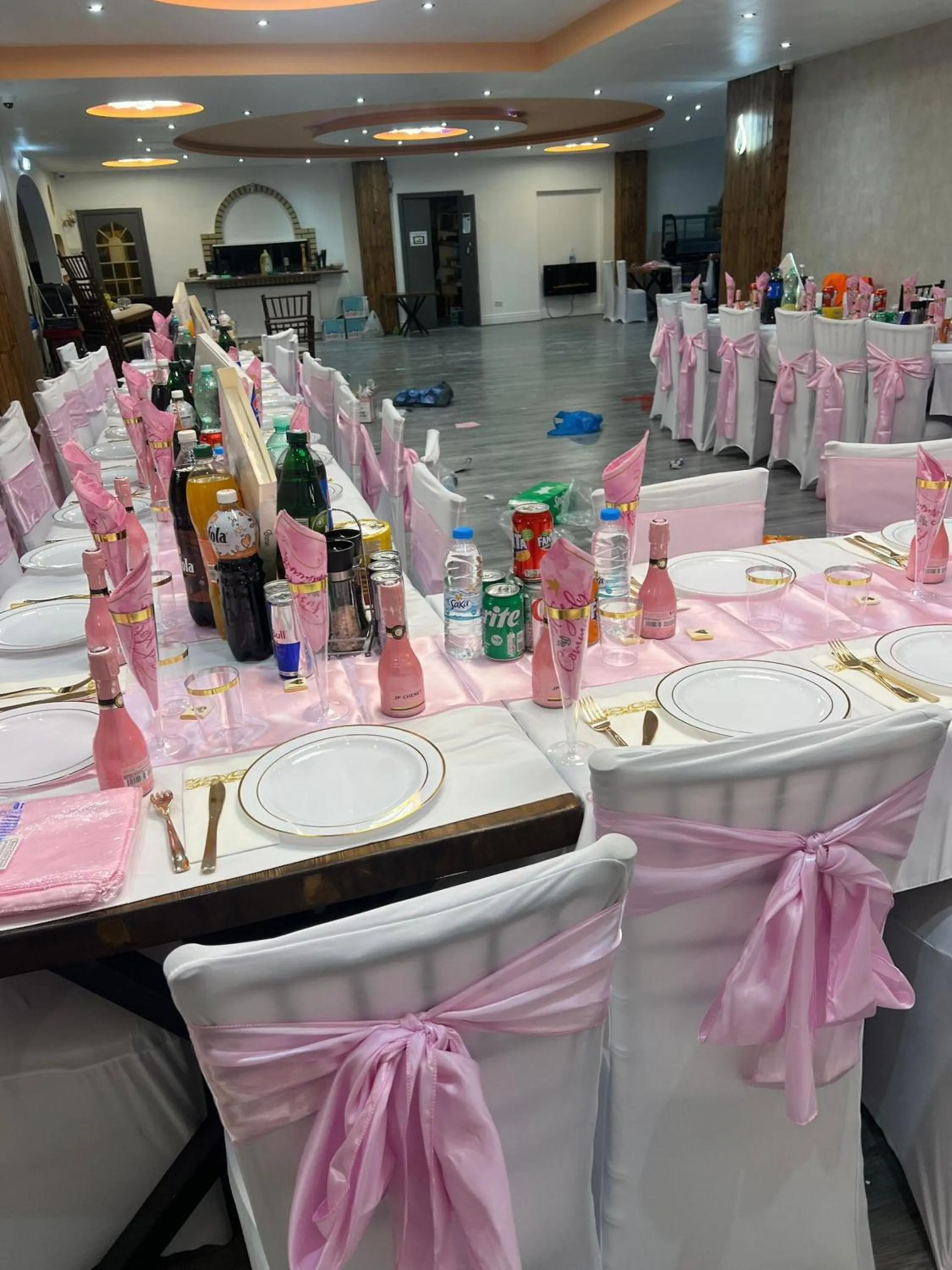 Restaurant/places to eat in White Rose Hotel & Restaurant - Leeds