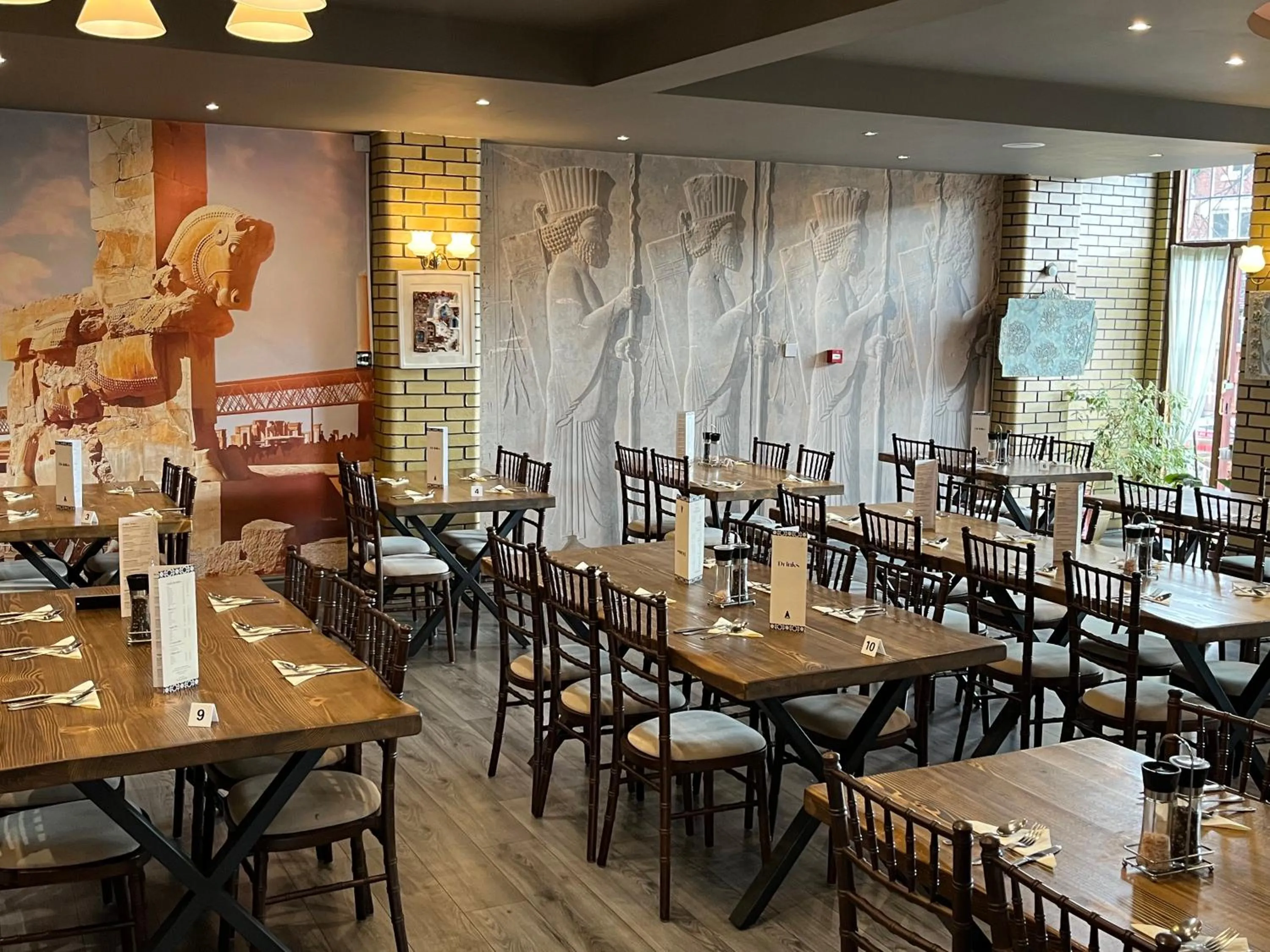 Restaurant/Places to Eat in Cyrus Hotel