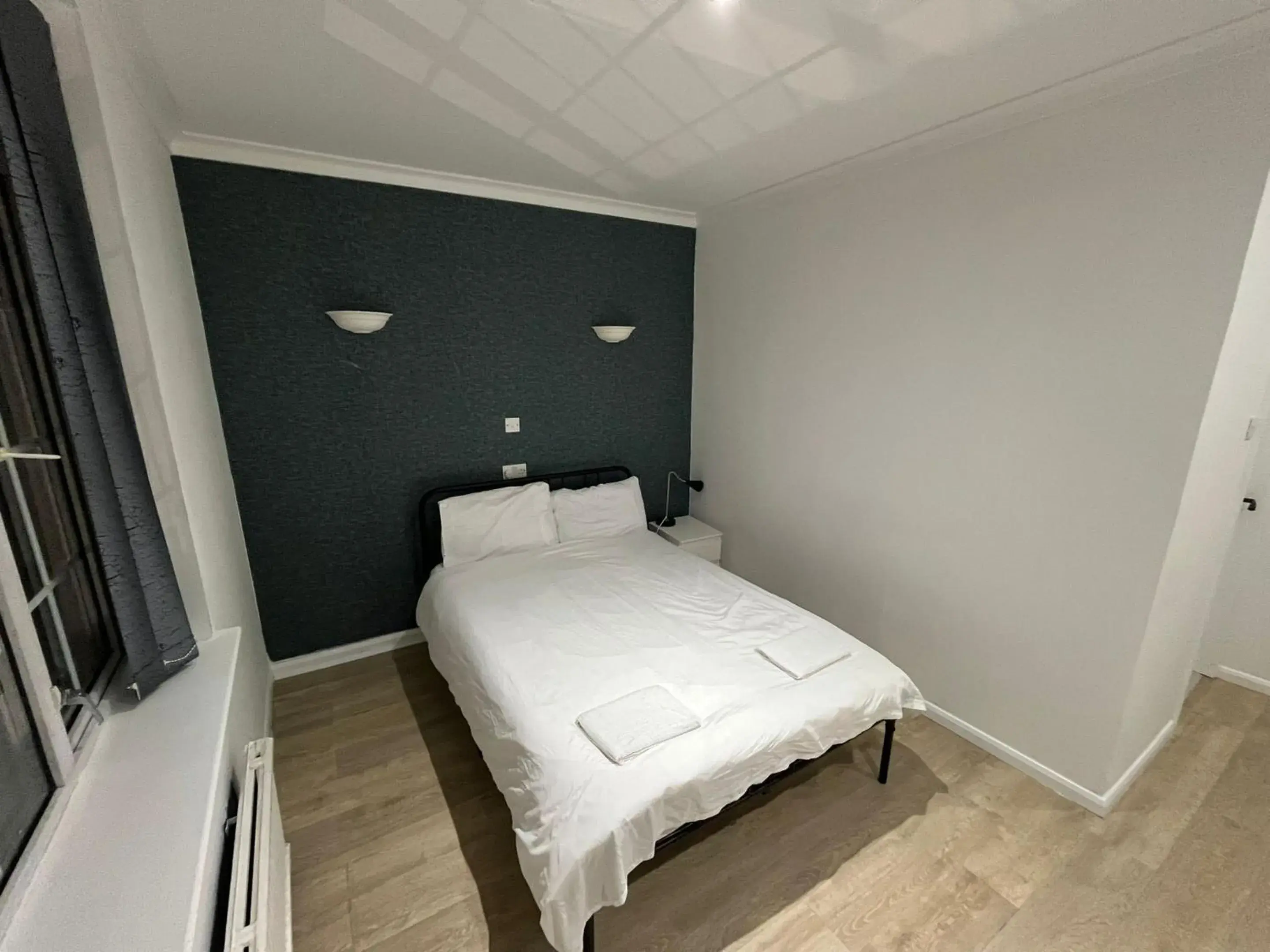Deluxe Double Room in White Rose Hotel & Restaurant - Leeds Deluxe Double Room in White Rose Hotel & Restaurant - Leeds