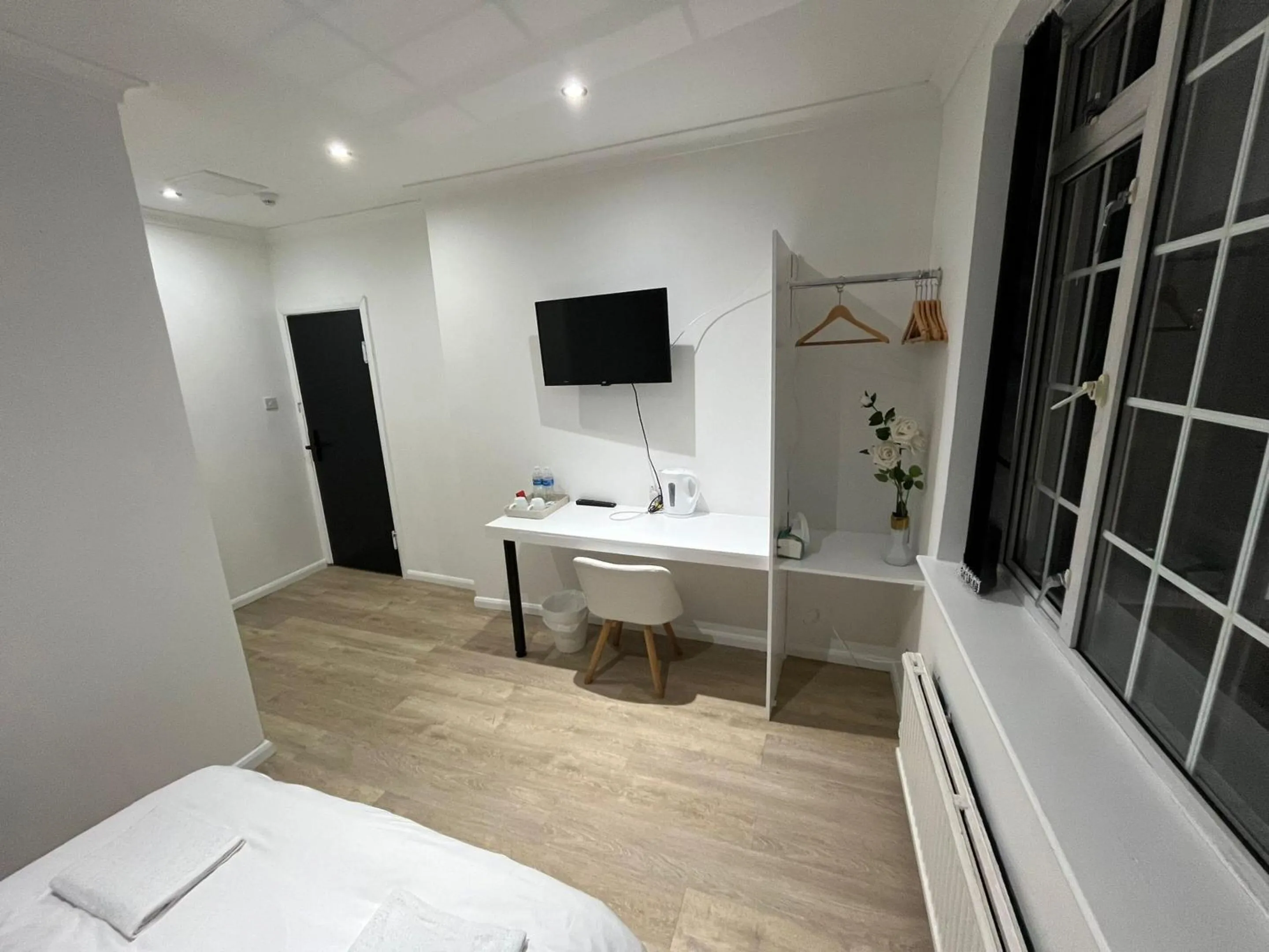 Bedroom, Bed in White Rose Hotel & Restaurant - Leeds