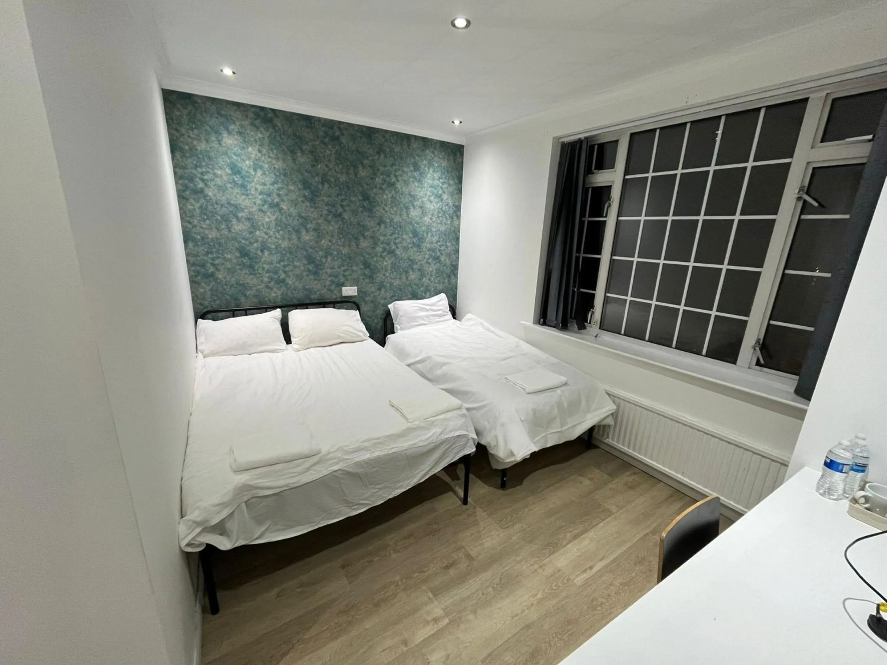 Bedroom, Bed in White Rose Hotel & Restaurant - Leeds