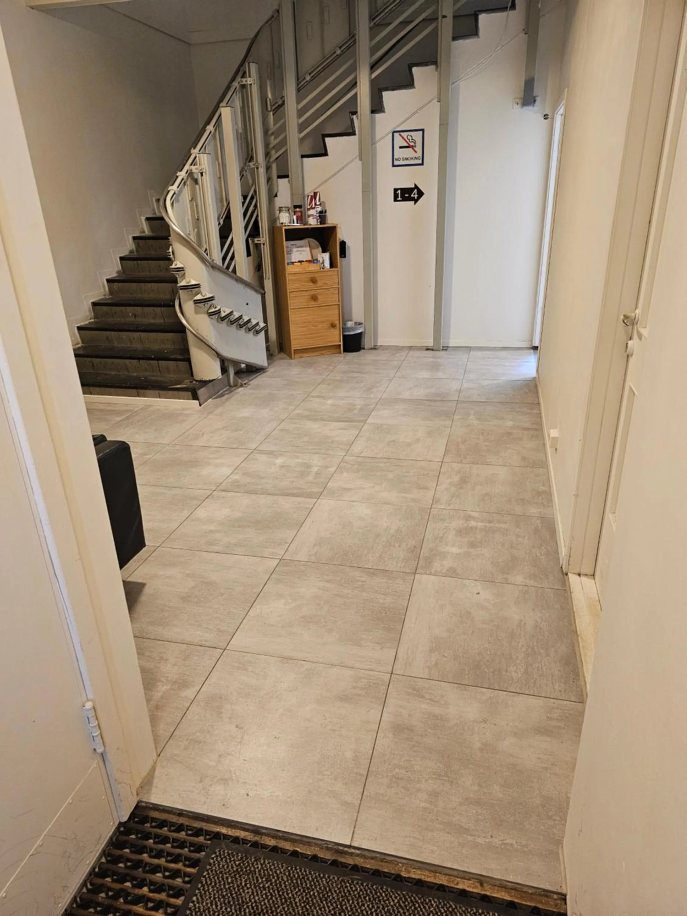 Brufjell Hostel & Parking