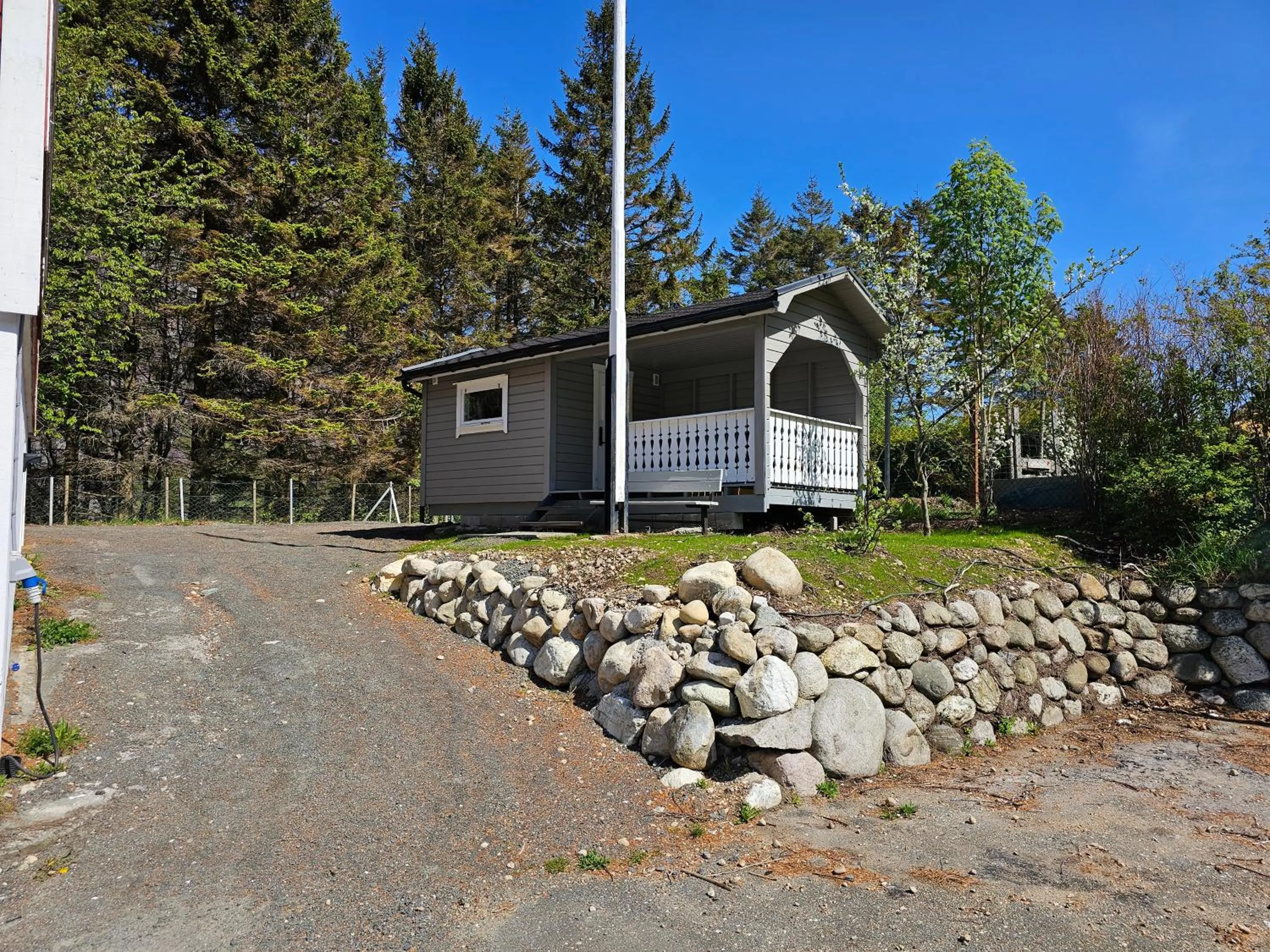 Brufjell Hostel & Parking