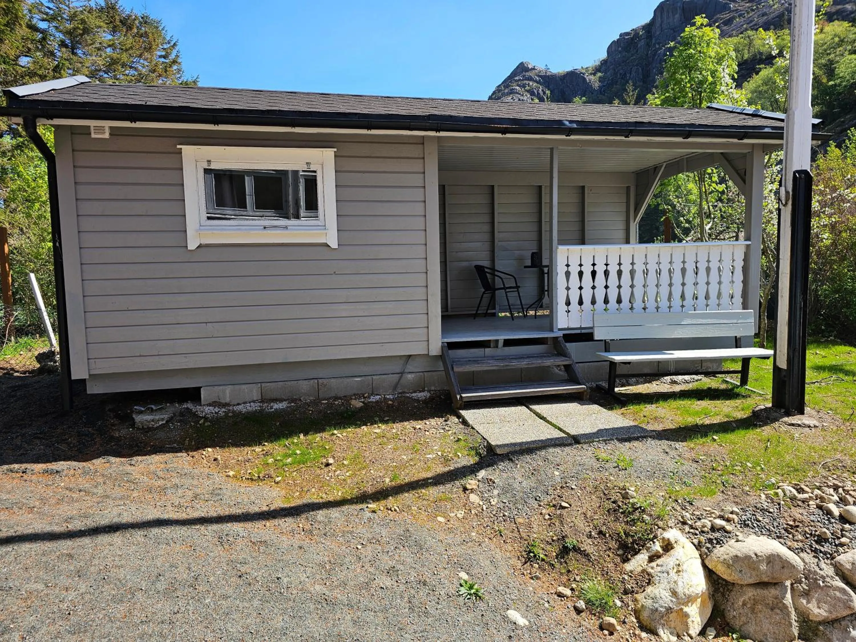 Brufjell Hostel & Parking