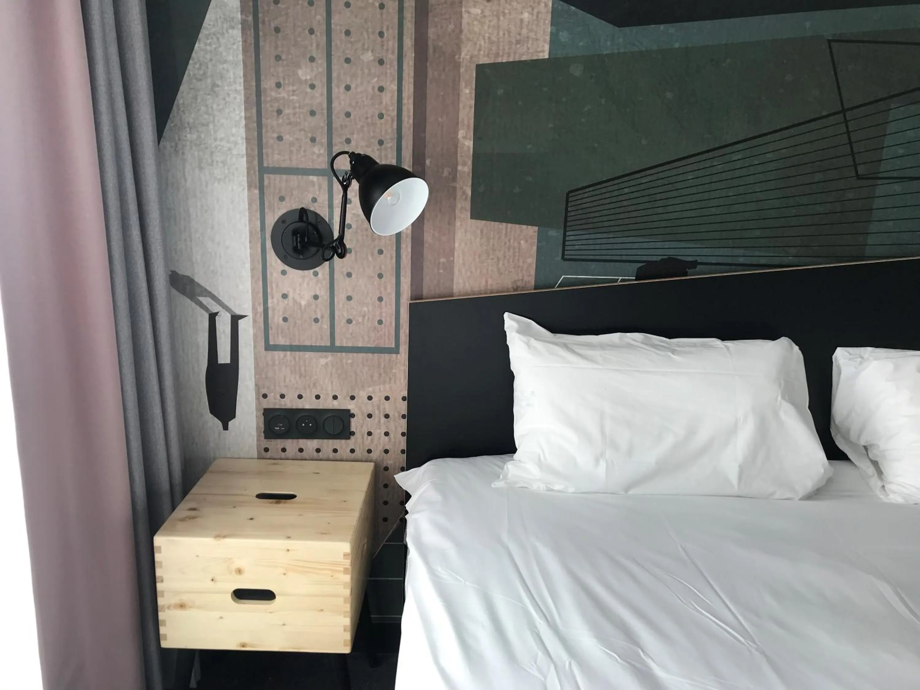 Bedroom, Bed in ibis Styles Dreux Centre Gare