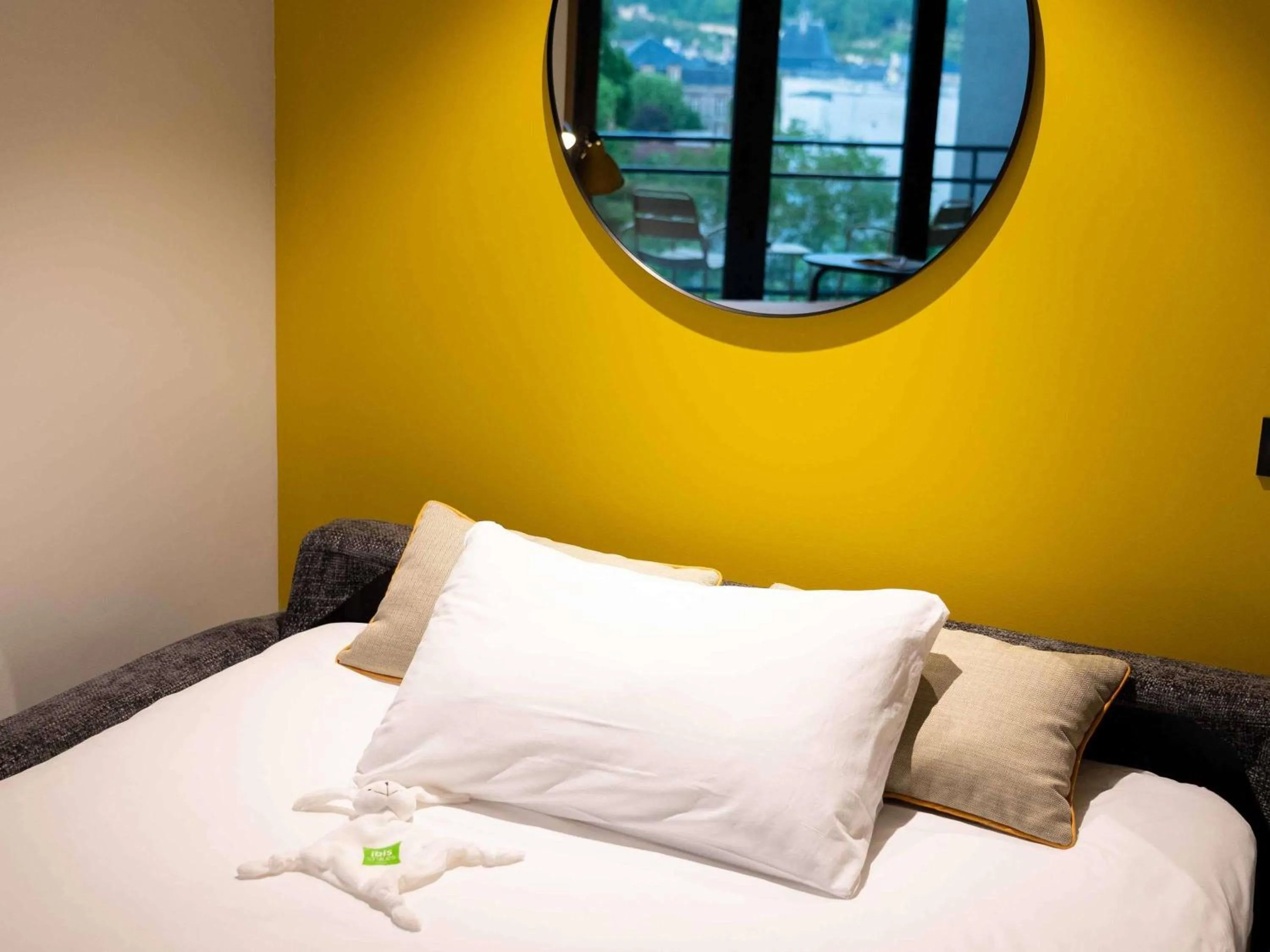 Bedroom, Bed in ibis Styles Dreux Centre Gare
