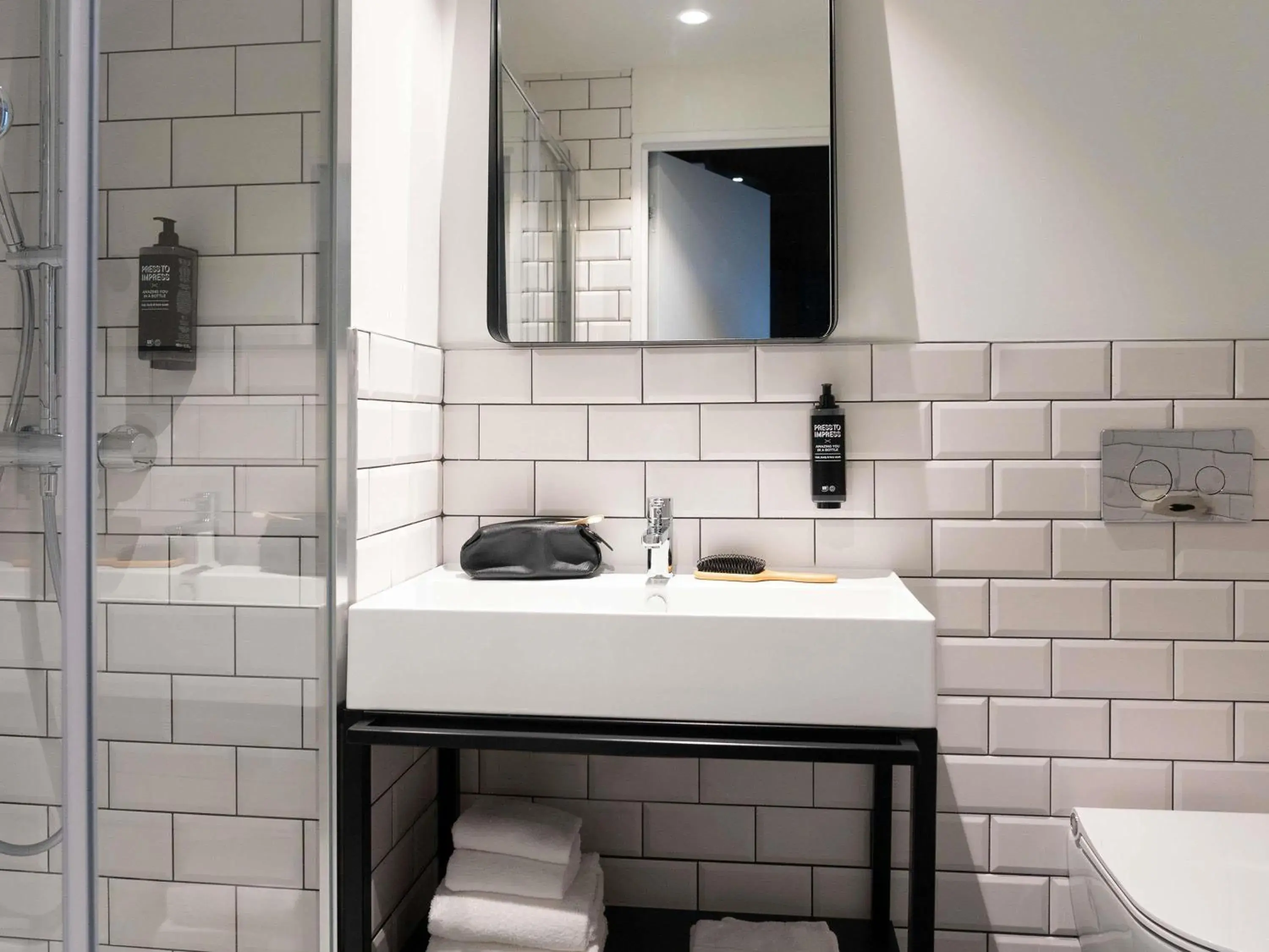 Bedroom in ibis Styles Dreux Centre Gare Bedroom in ibis Styles Dreux Centre Gare