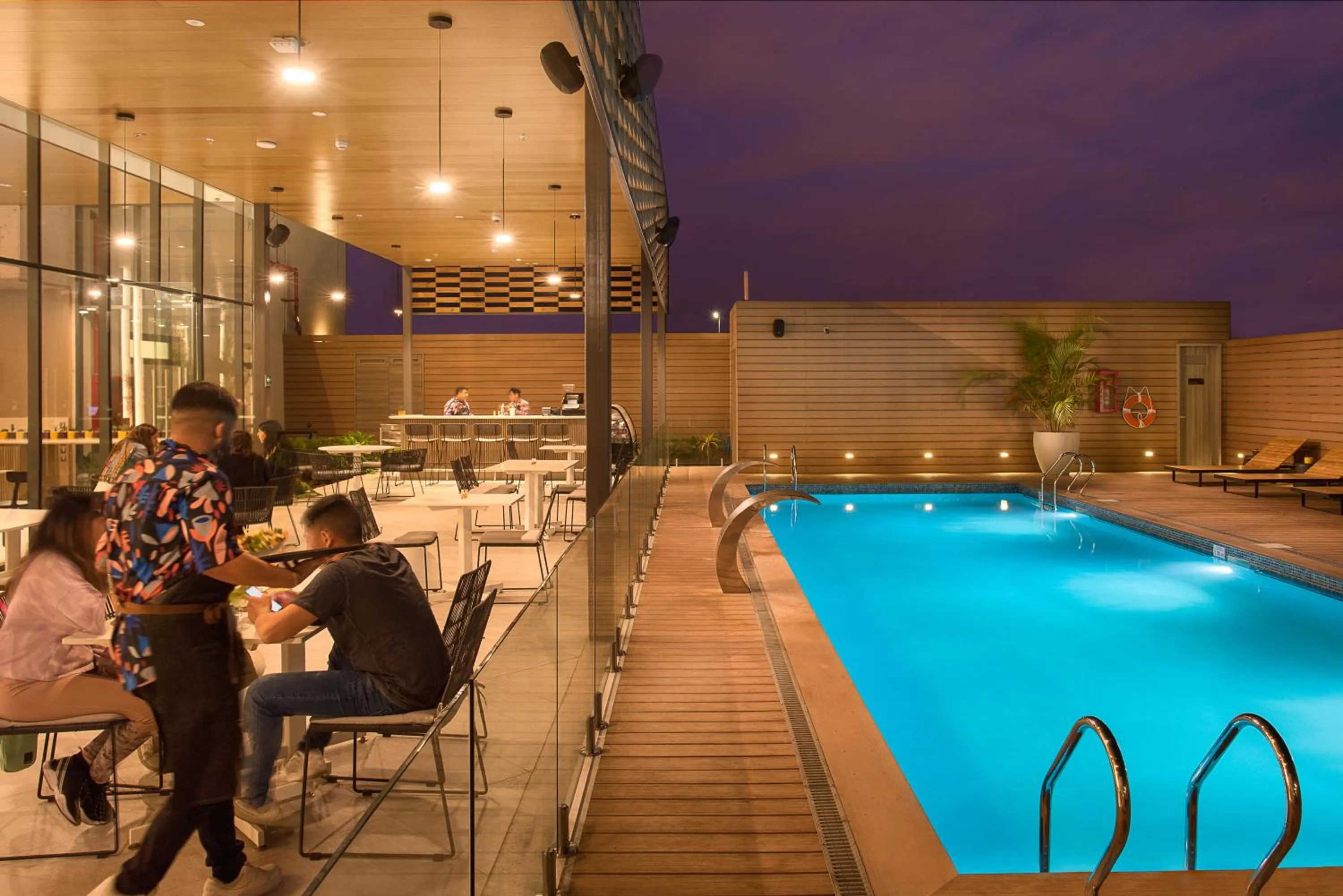 Restaurant/places to eat in Novotel Arica