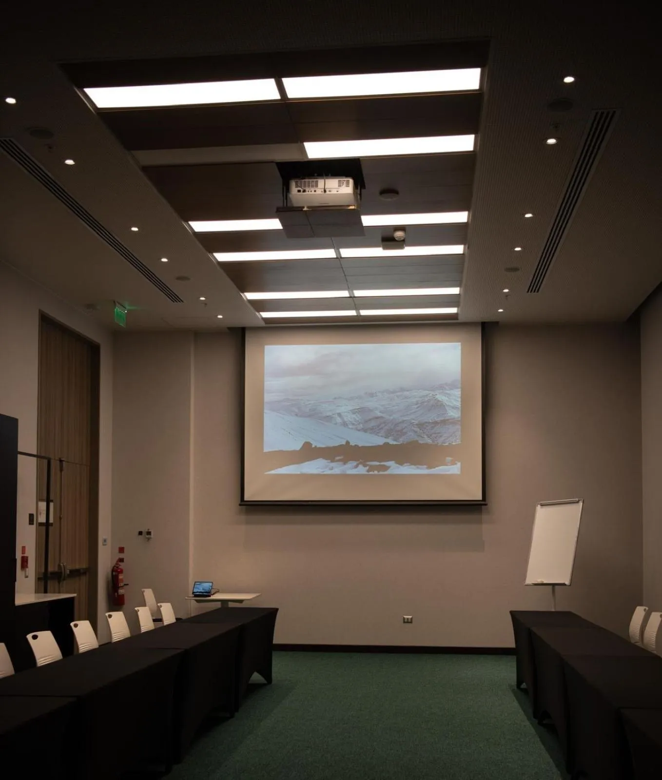 Meeting/conference room in Novotel Arica