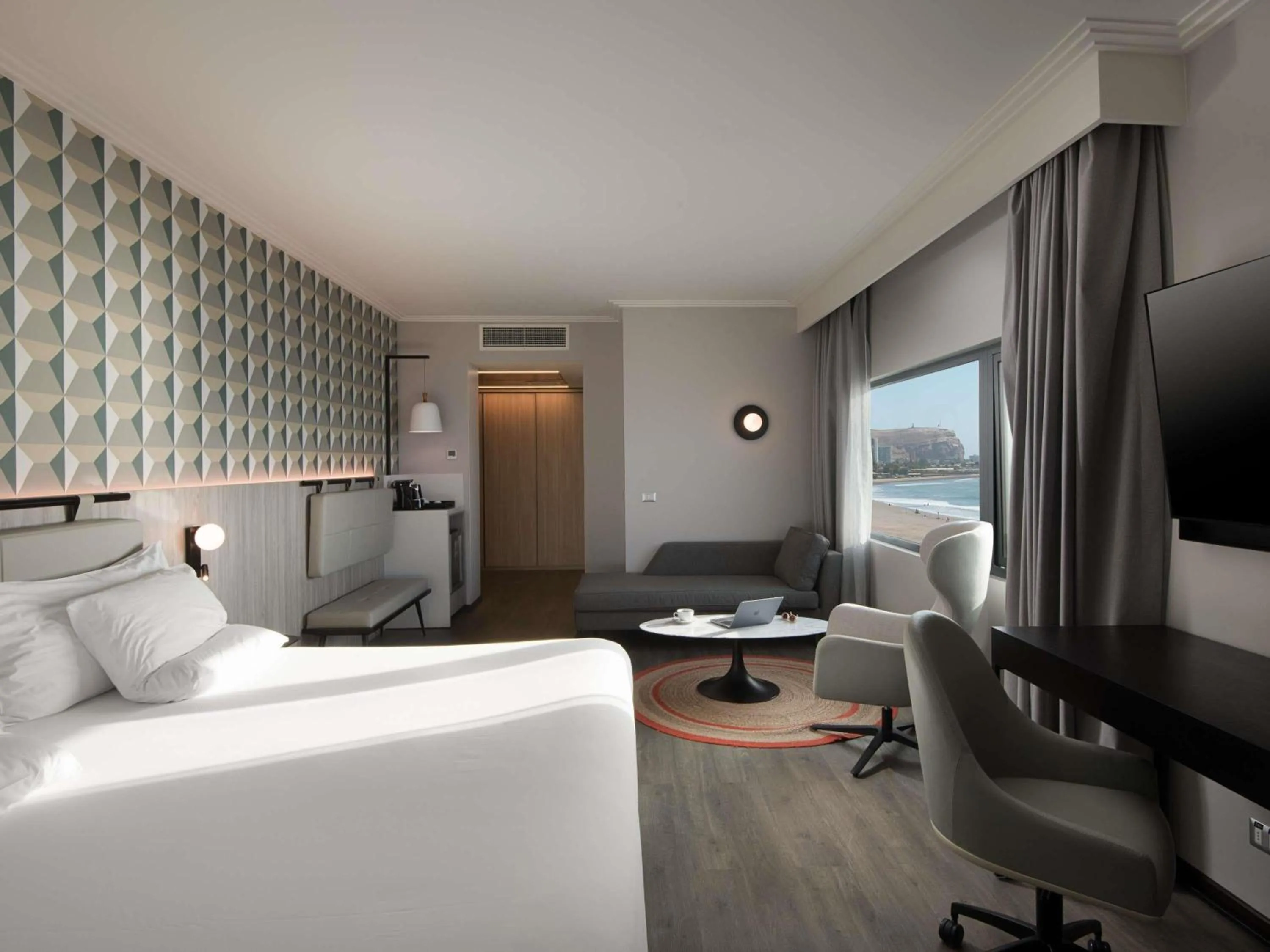 Bedroom, Bed in Novotel Arica