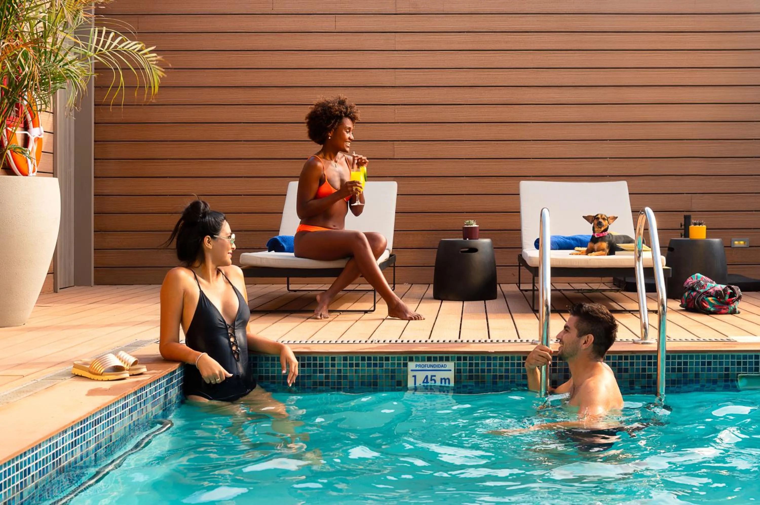 Swimming pool in Novotel Arica