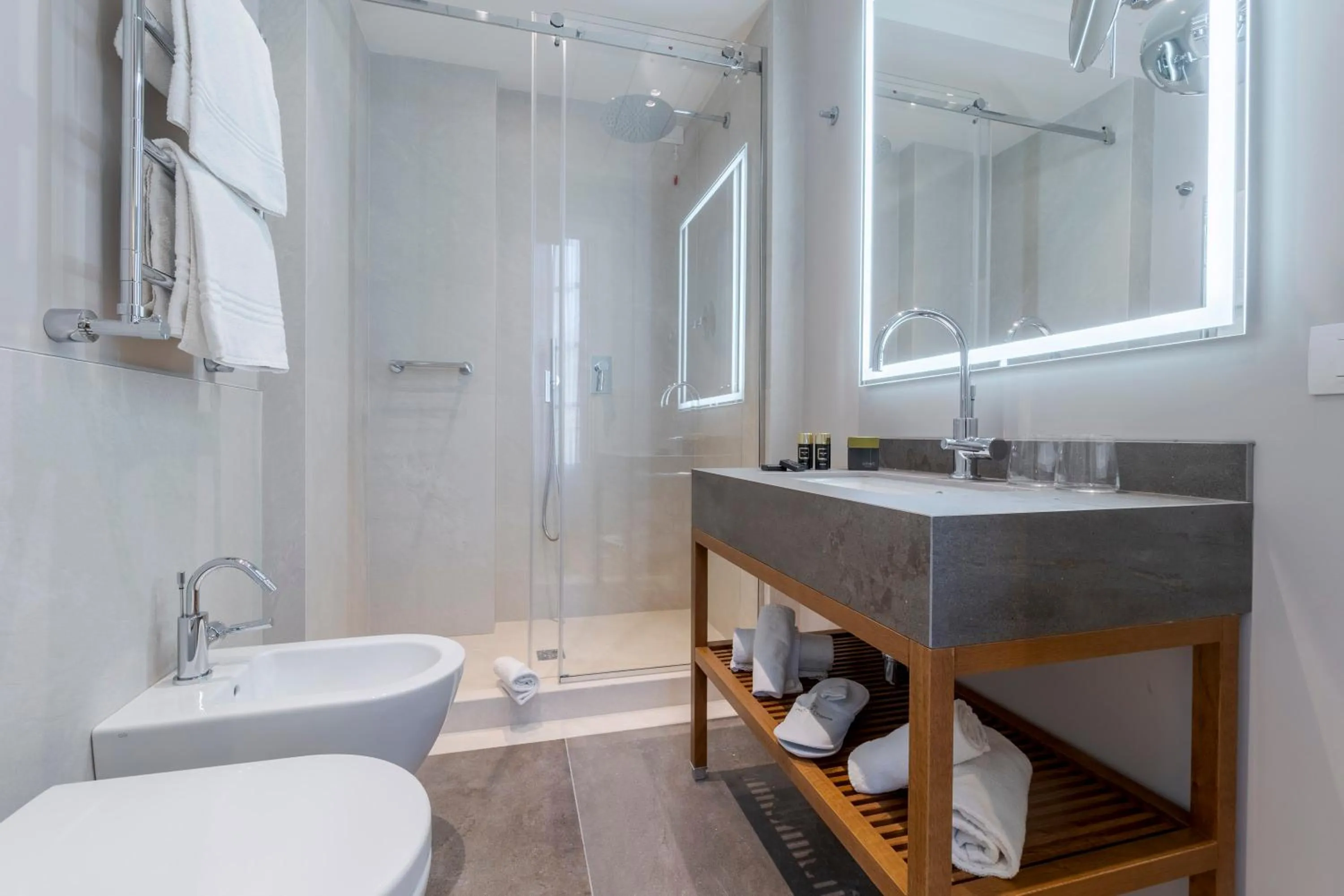 Bathroom in Villa Neroli - Place of Charme