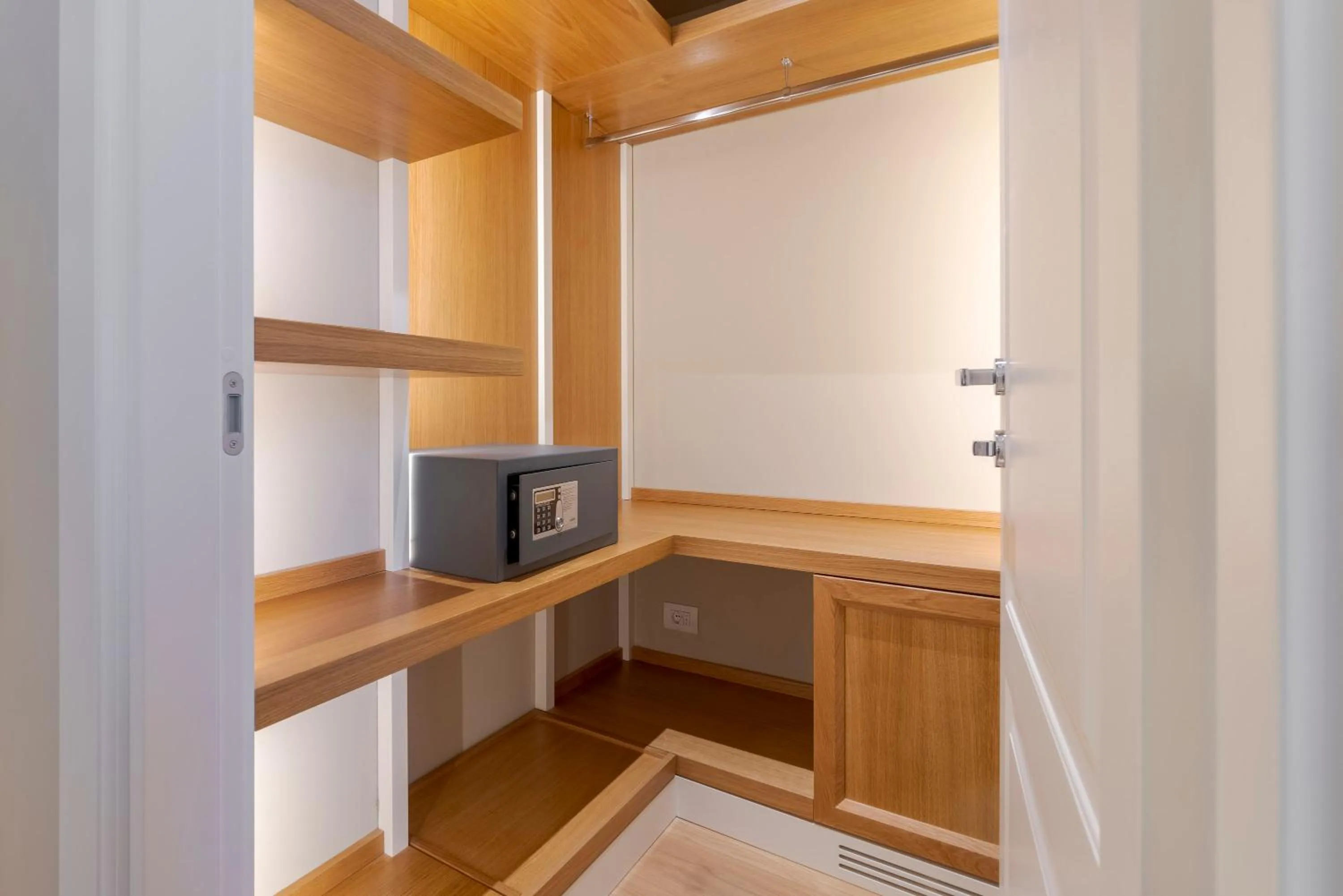 safe in Villa Neroli - Place of Charme