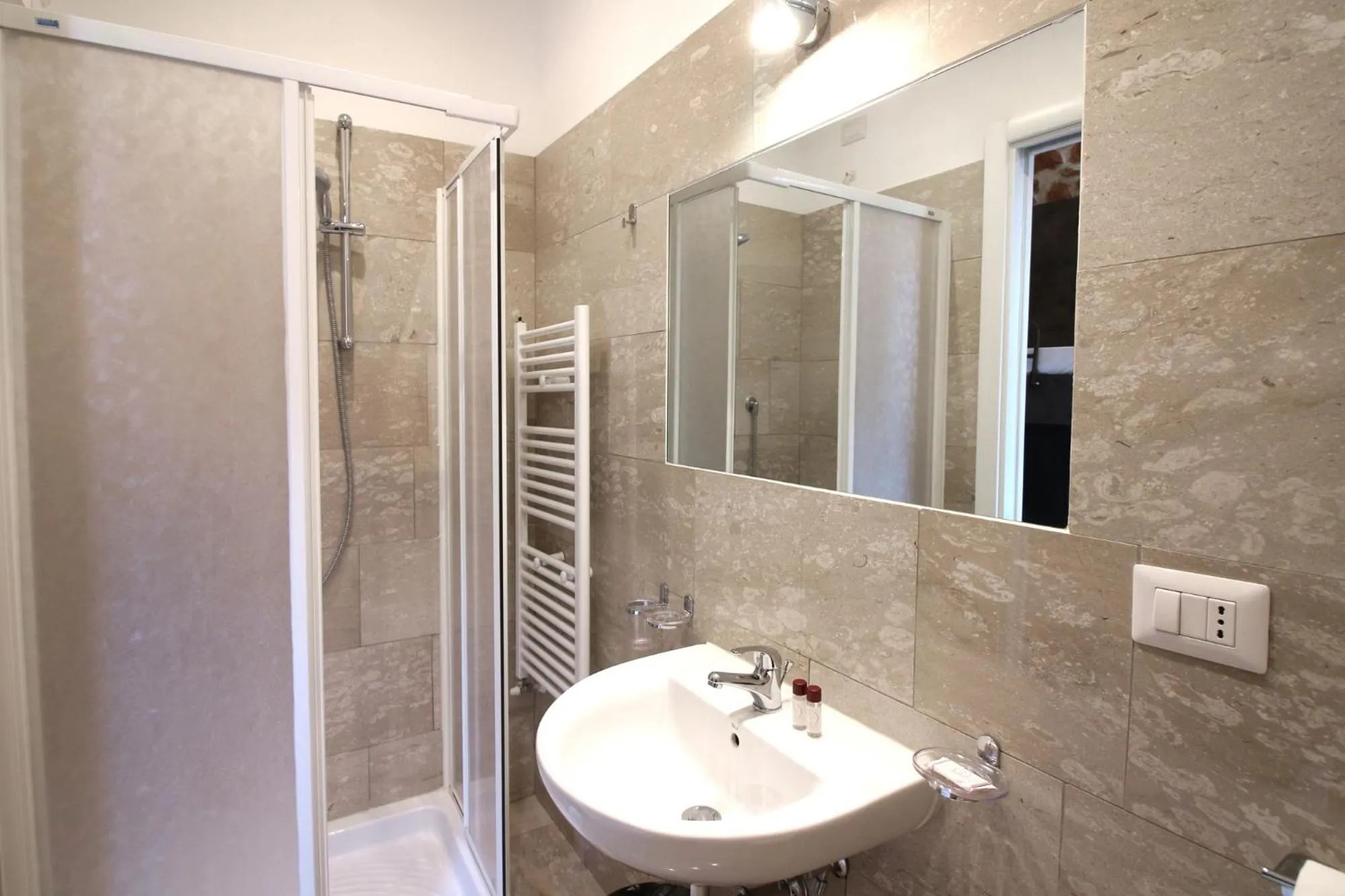 Bathroom in NEW GENERATION HOSTEL Navigli Milano