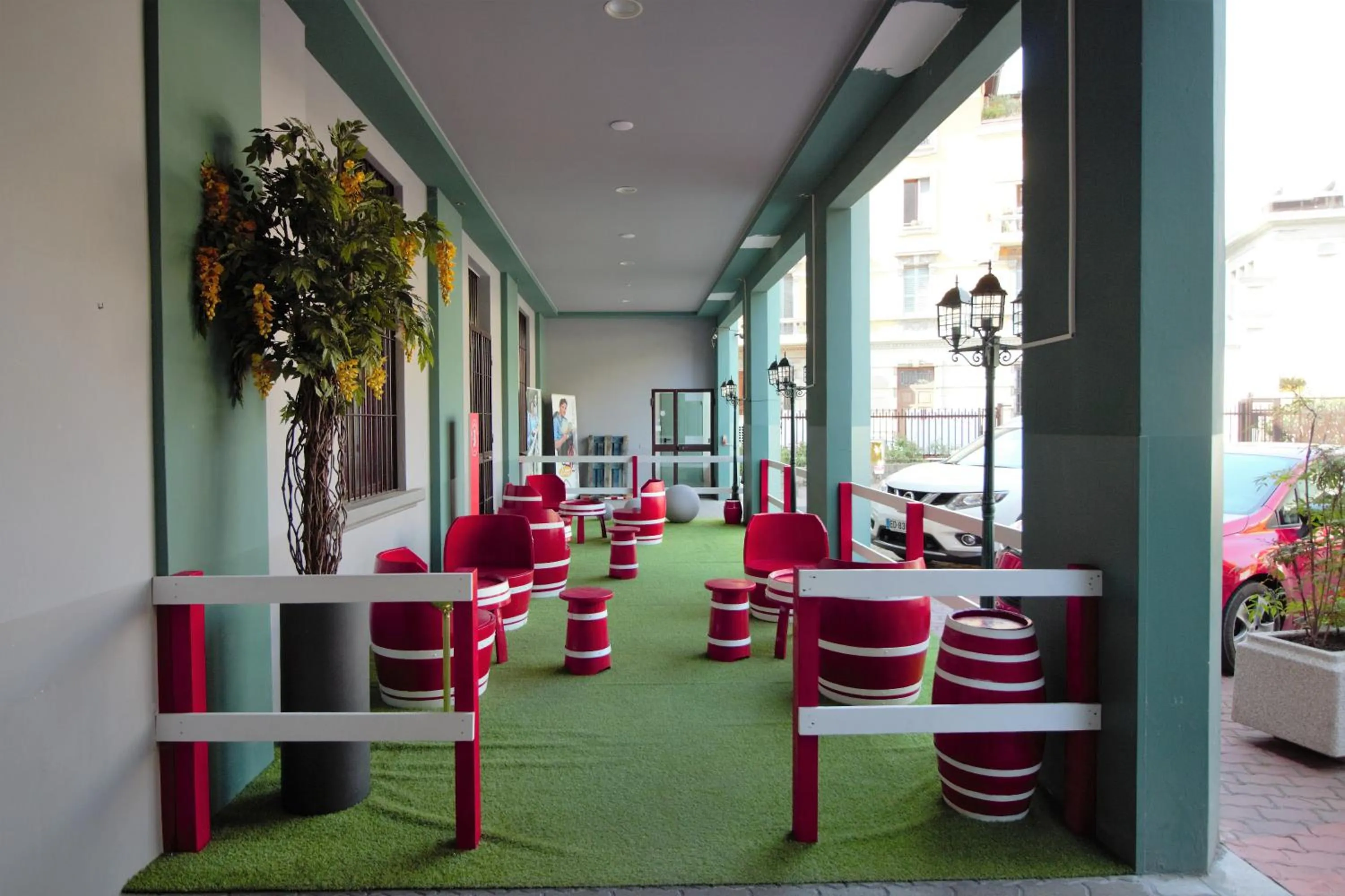 Patio in NEW GENERATION HOSTEL Navigli Milano