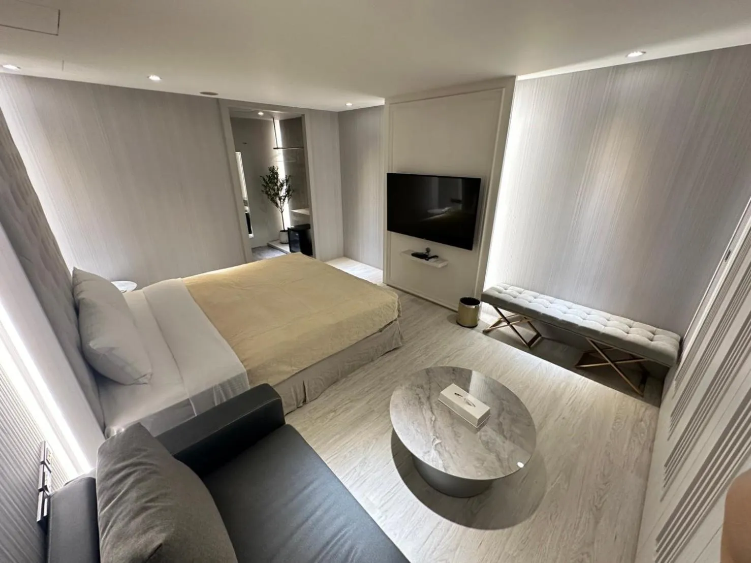 Bed in Fair Tale Motel - Sea