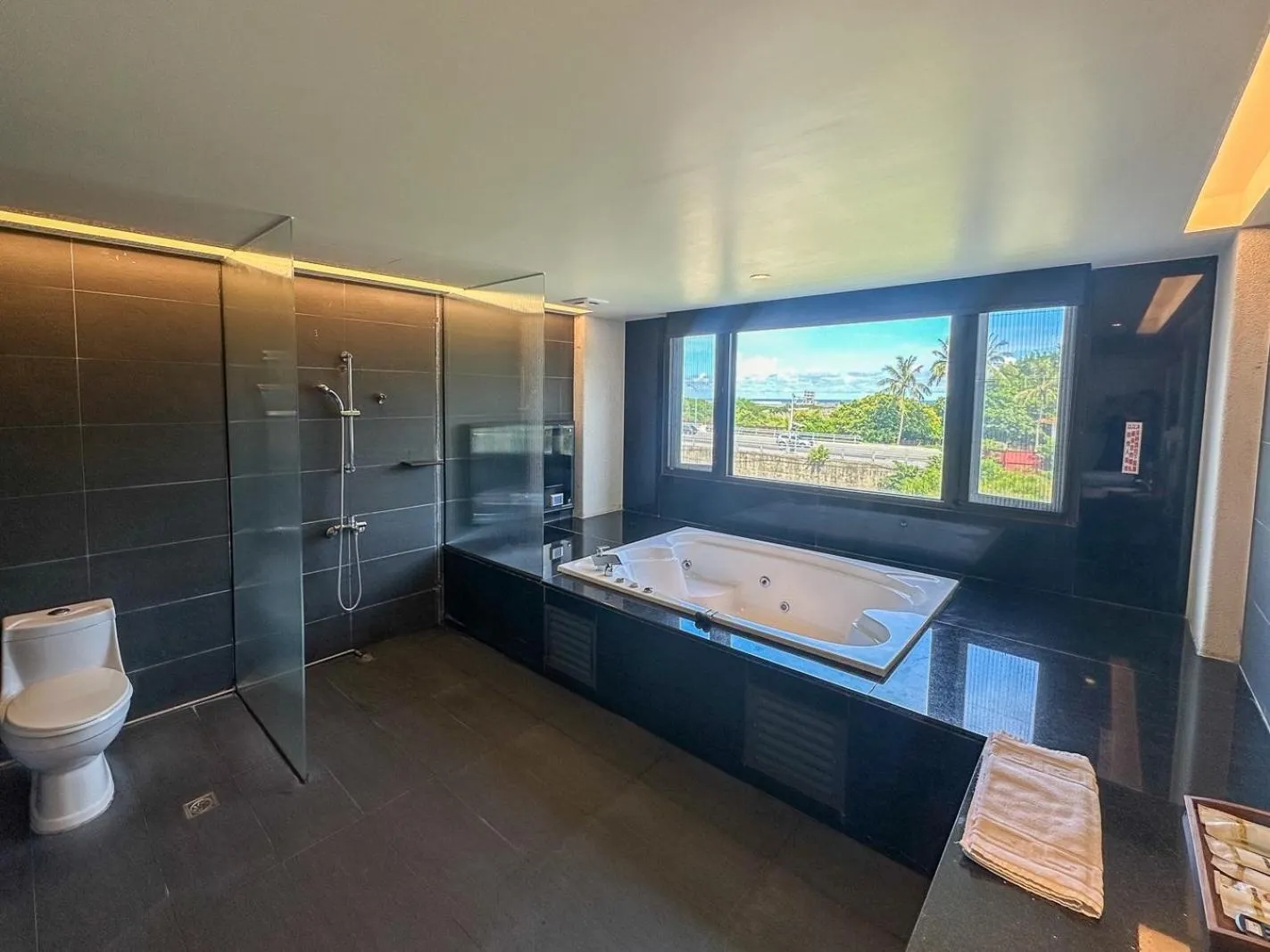 Shower in Fair Tale Motel - Sea