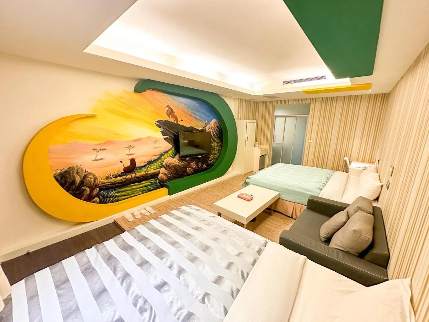 Bed in Fair Tale Motel - Sea