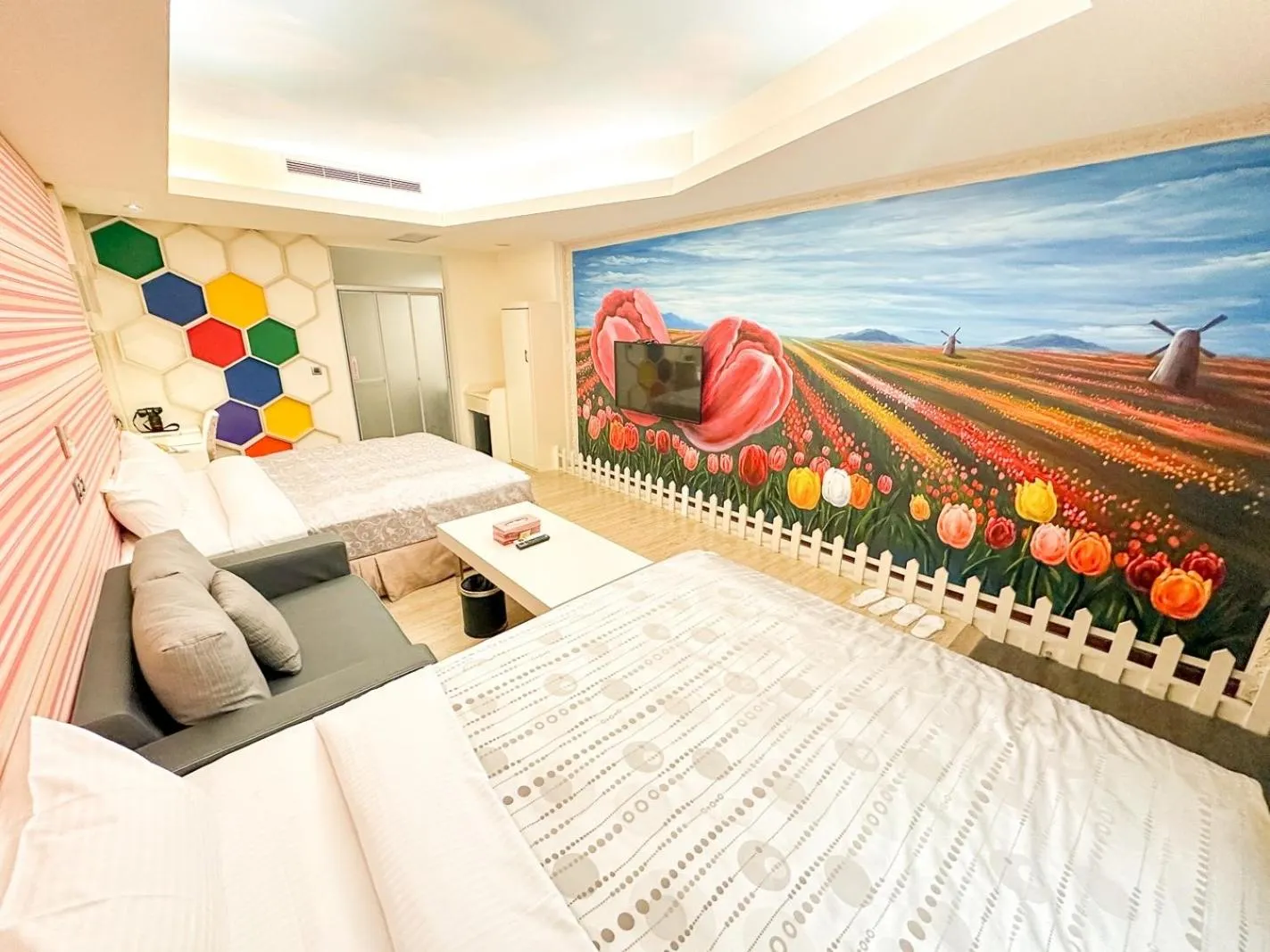 Bed in Fair Tale Motel - Sea