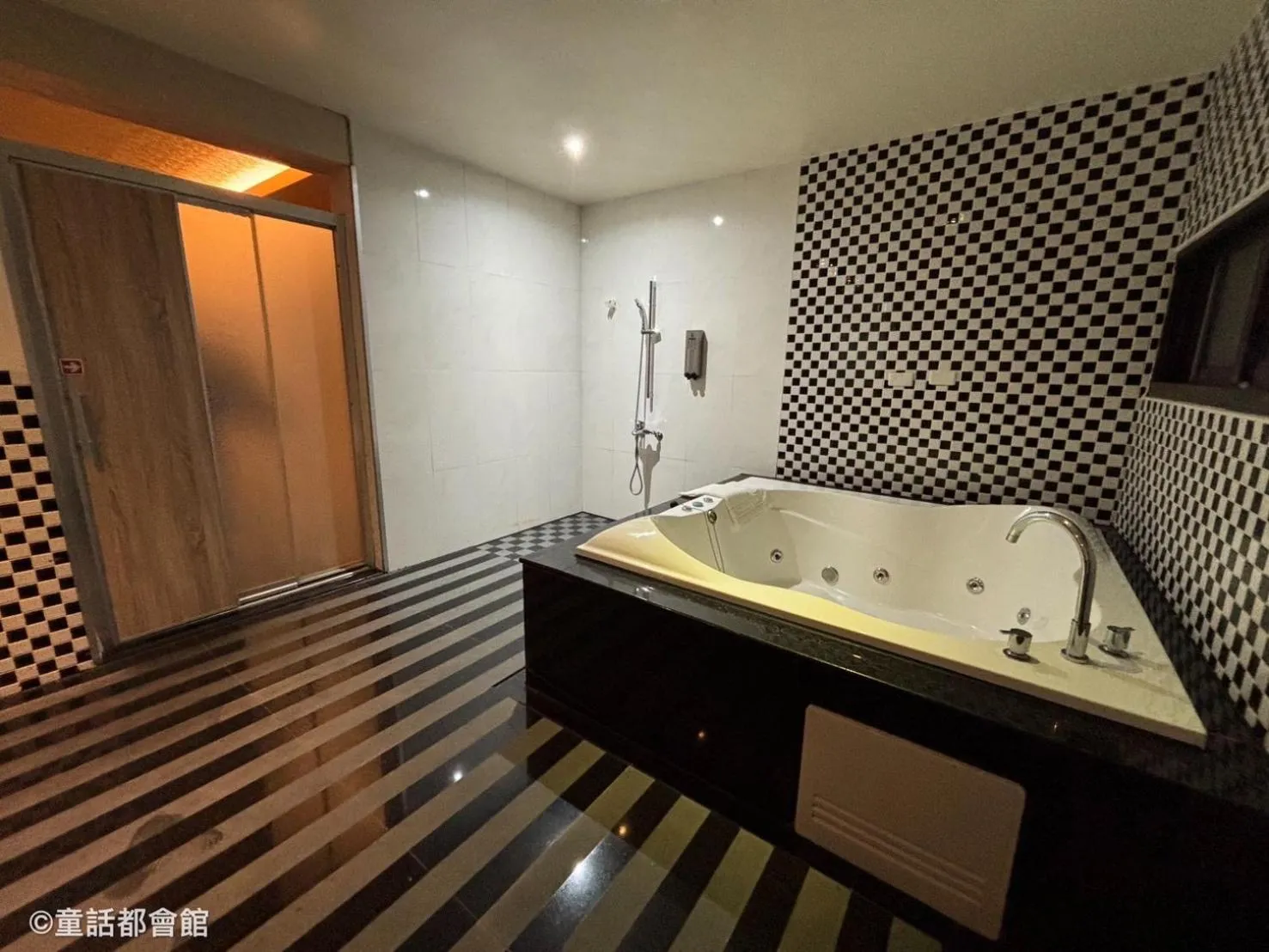 Bathroom in Fairy Tale City Motel