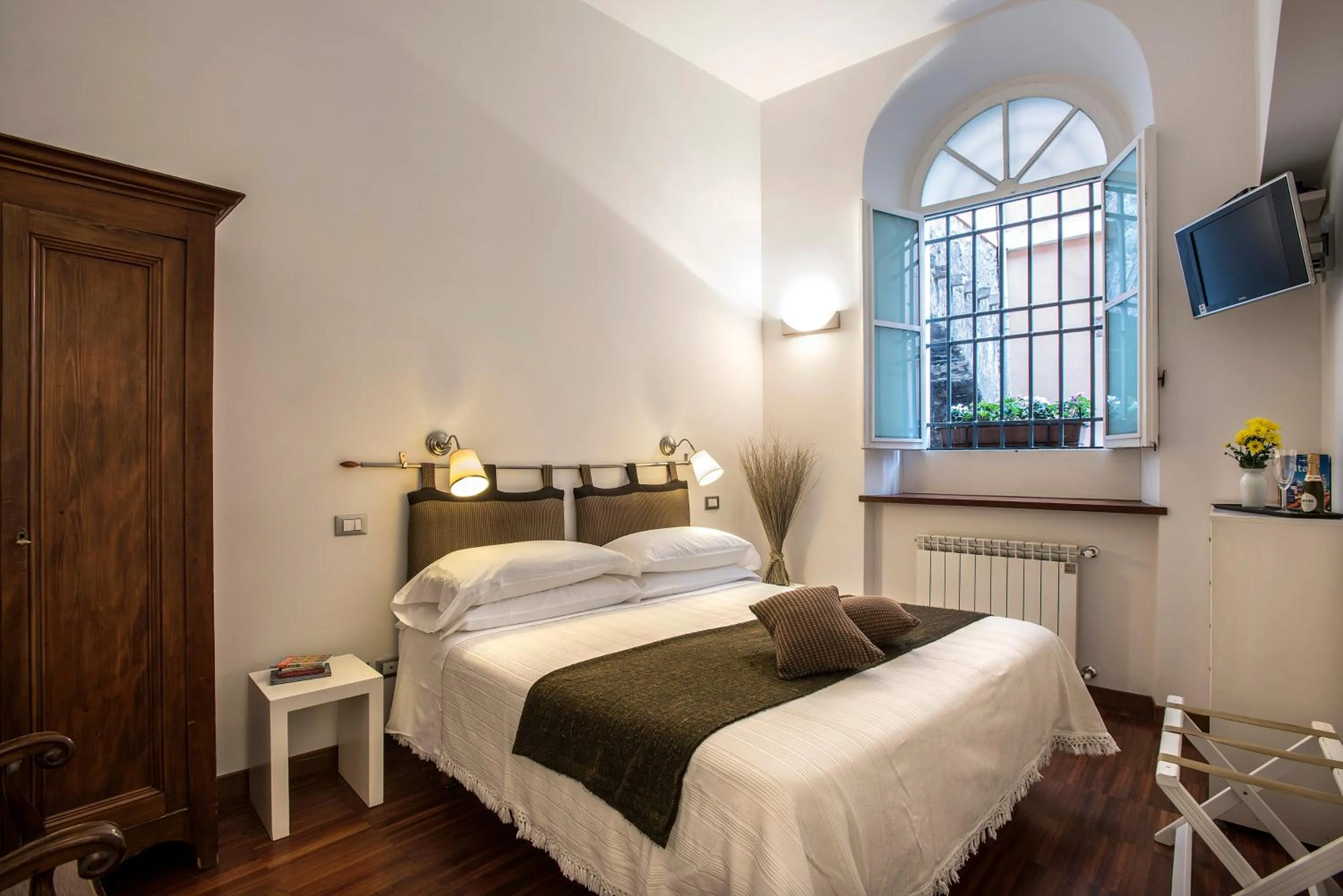 Bed in B&B Arco Del Lauro