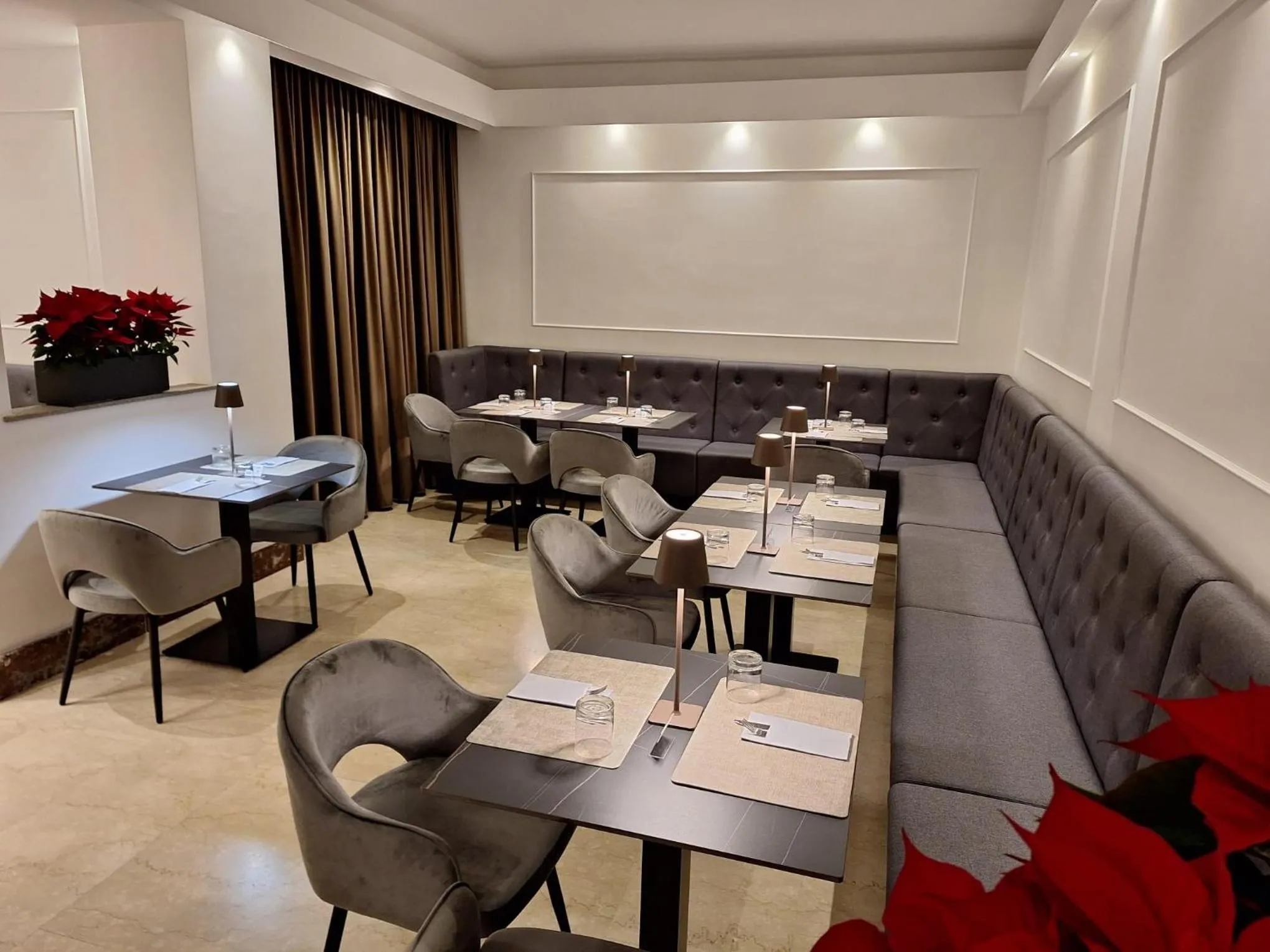 Restaurant/places to eat in Pinewood Hotel Rome