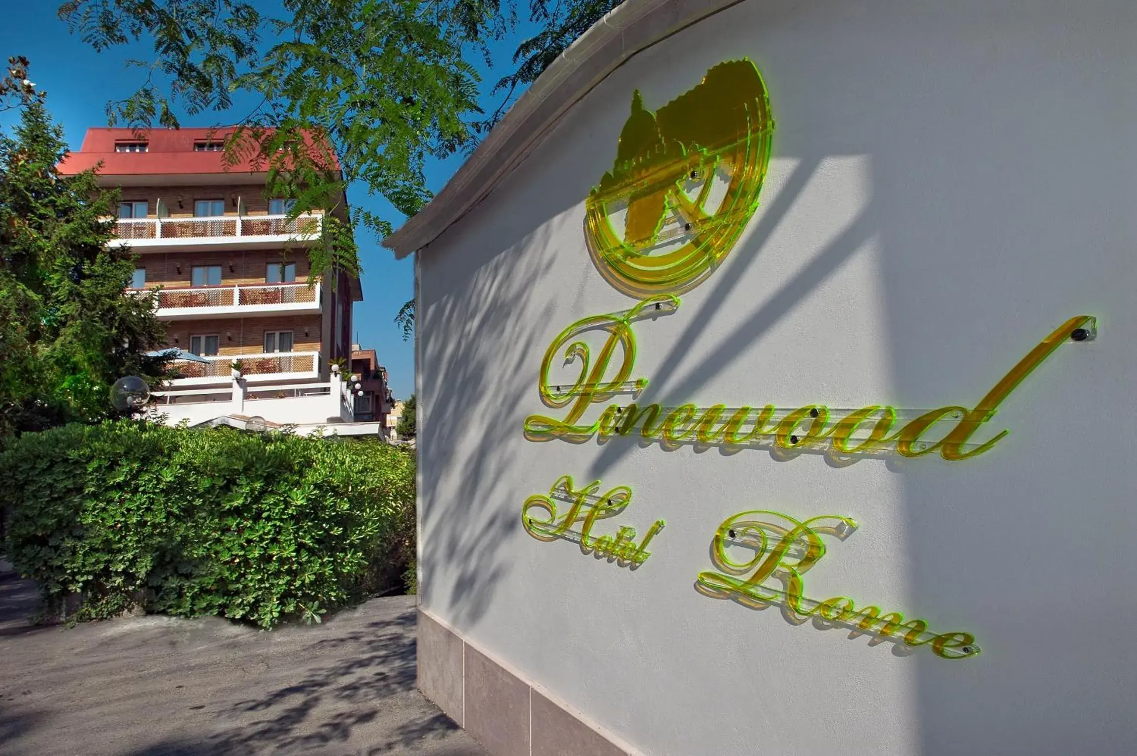 Facade/entrance in Pinewood Hotel Rome Facade/entrance in Pinewood Hotel Rome