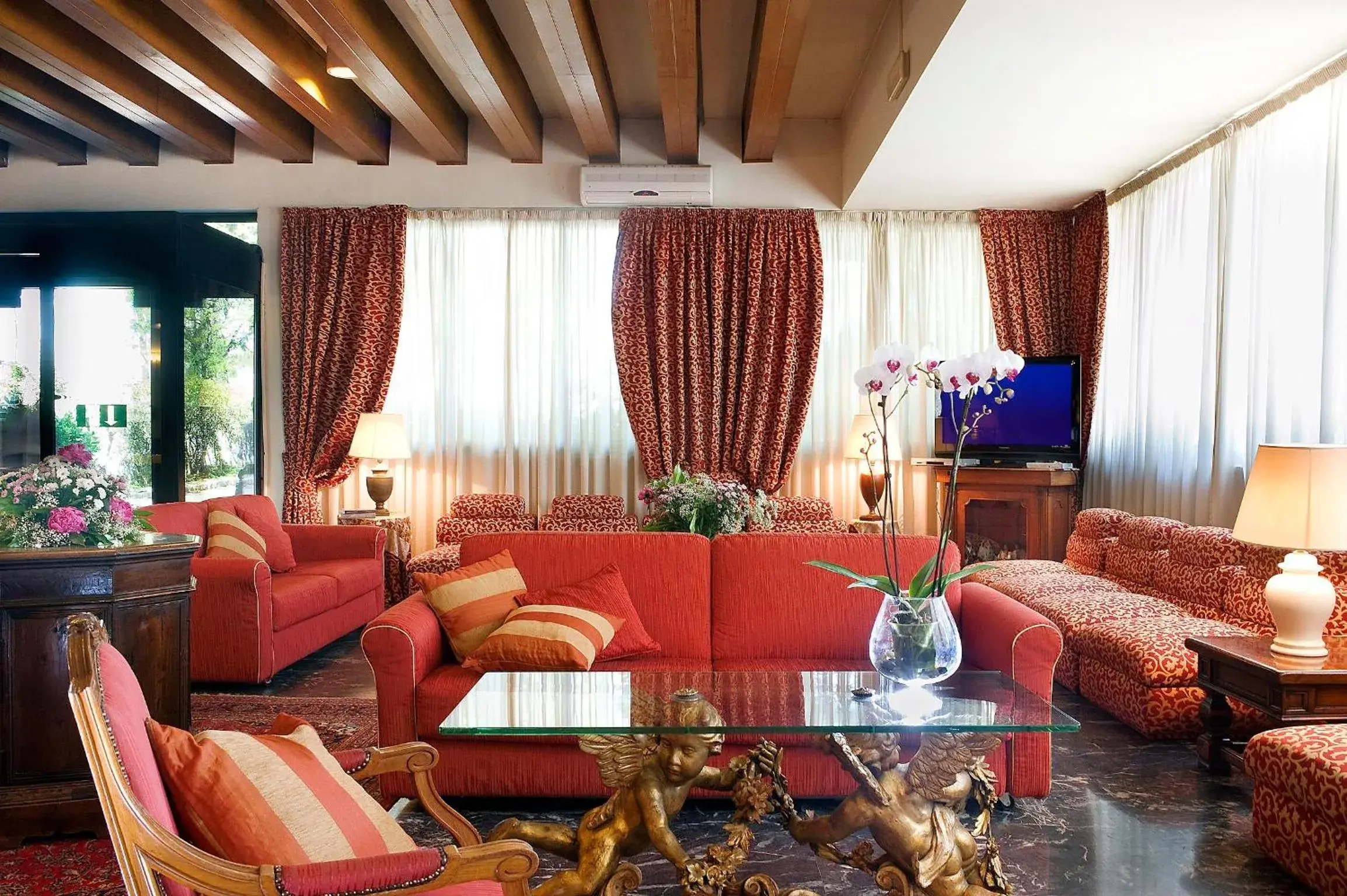 Lobby or reception in Pinewood Hotel Rome Lobby or reception in Pinewood Hotel Rome