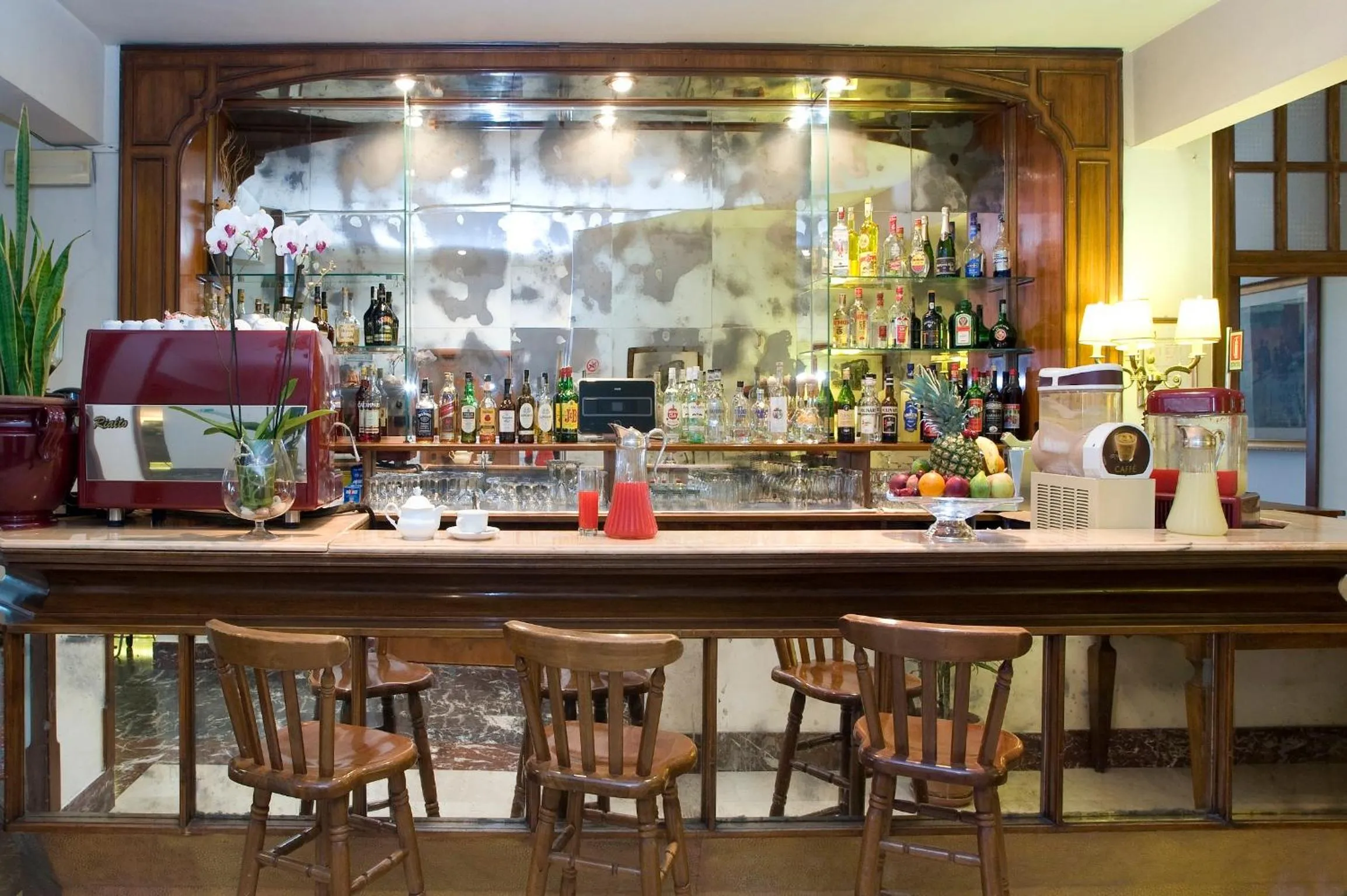 Lounge or bar in Pinewood Hotel Rome