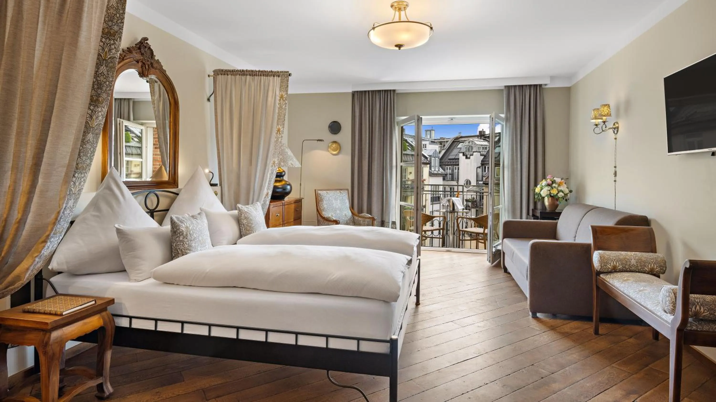 Property building, Bed in Hotel Deutsche Eiche