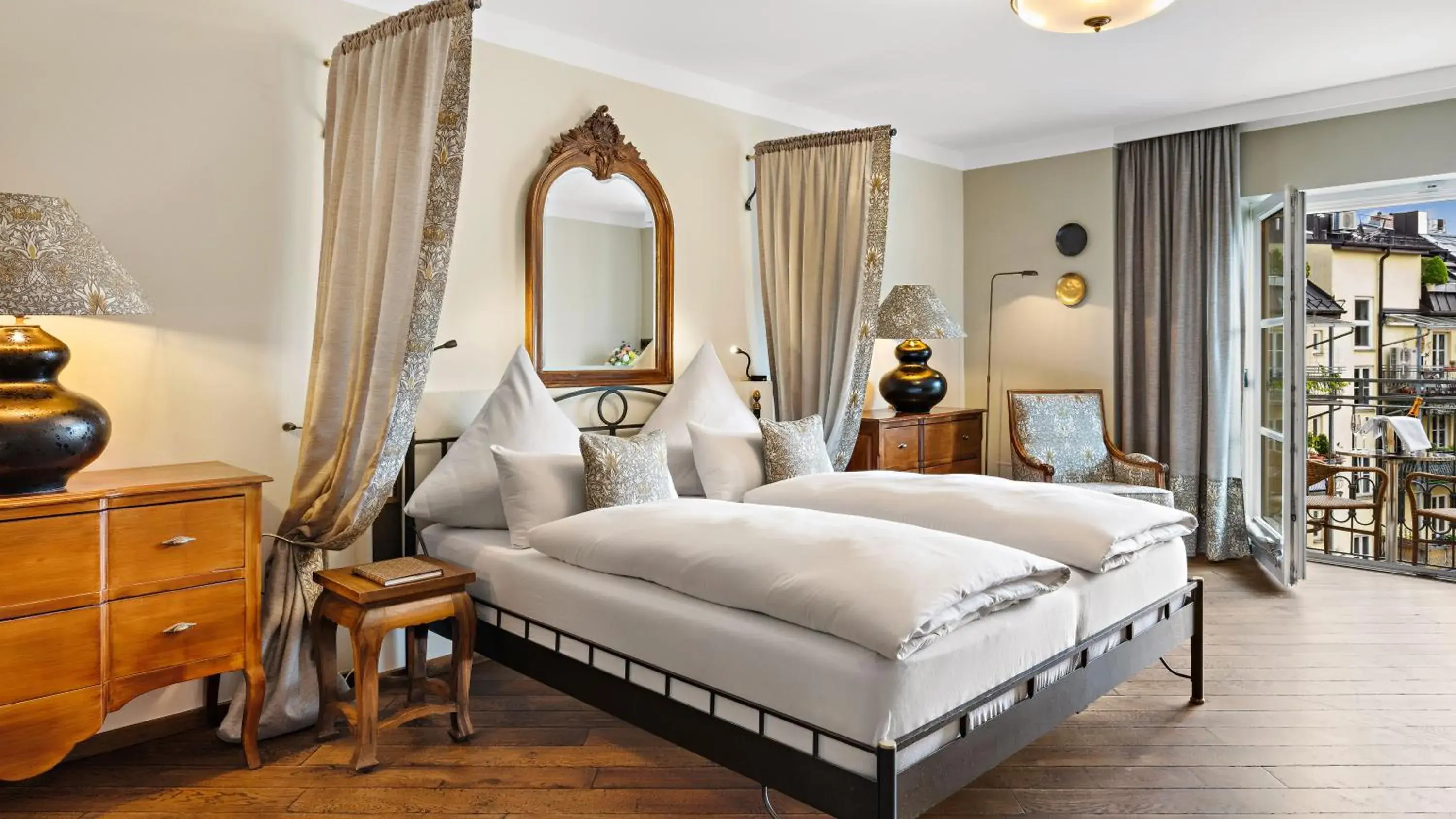 Property building, Bed in Hotel Deutsche Eiche Property building, Bed in Hotel Deutsche Eiche