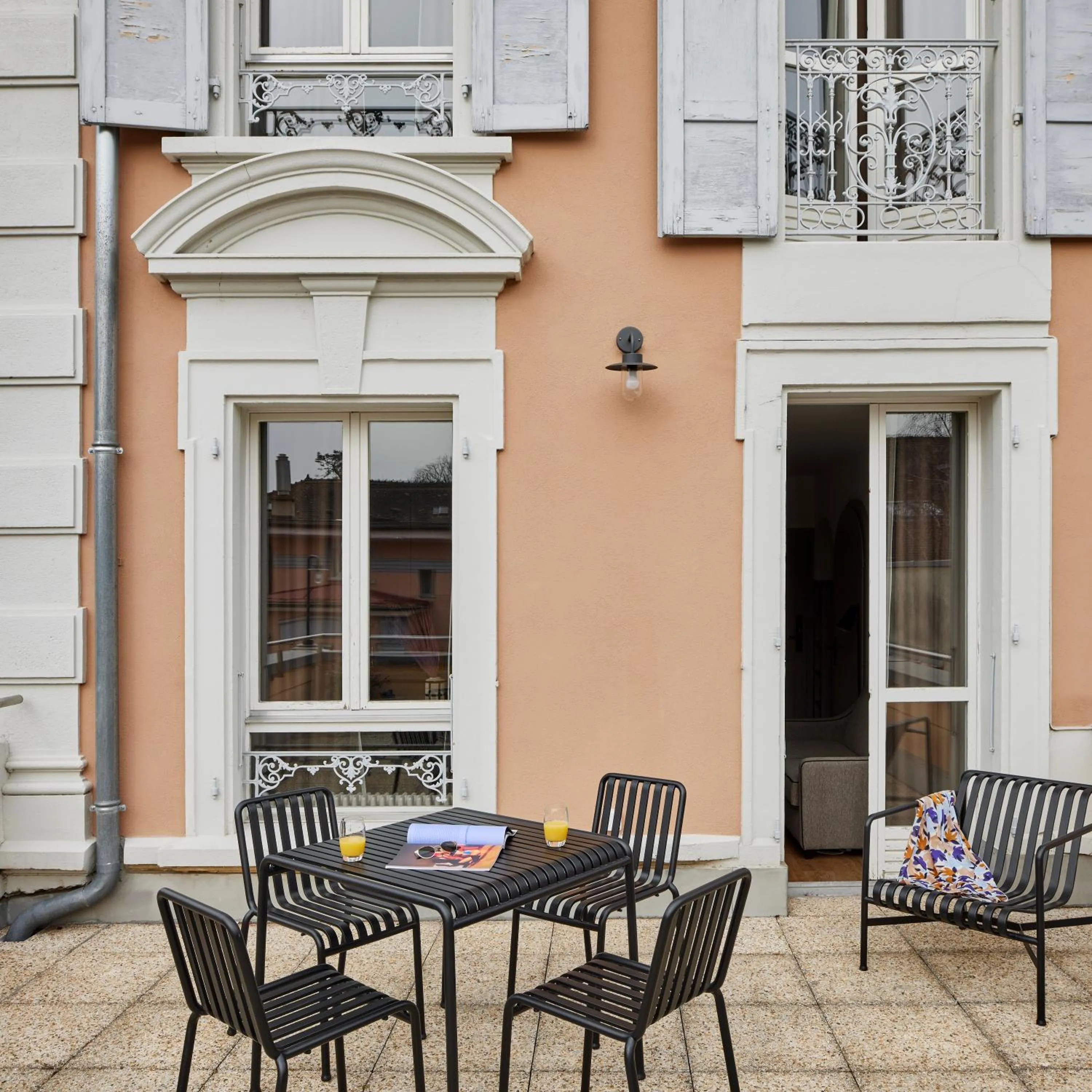 Patio in Base Lausanne