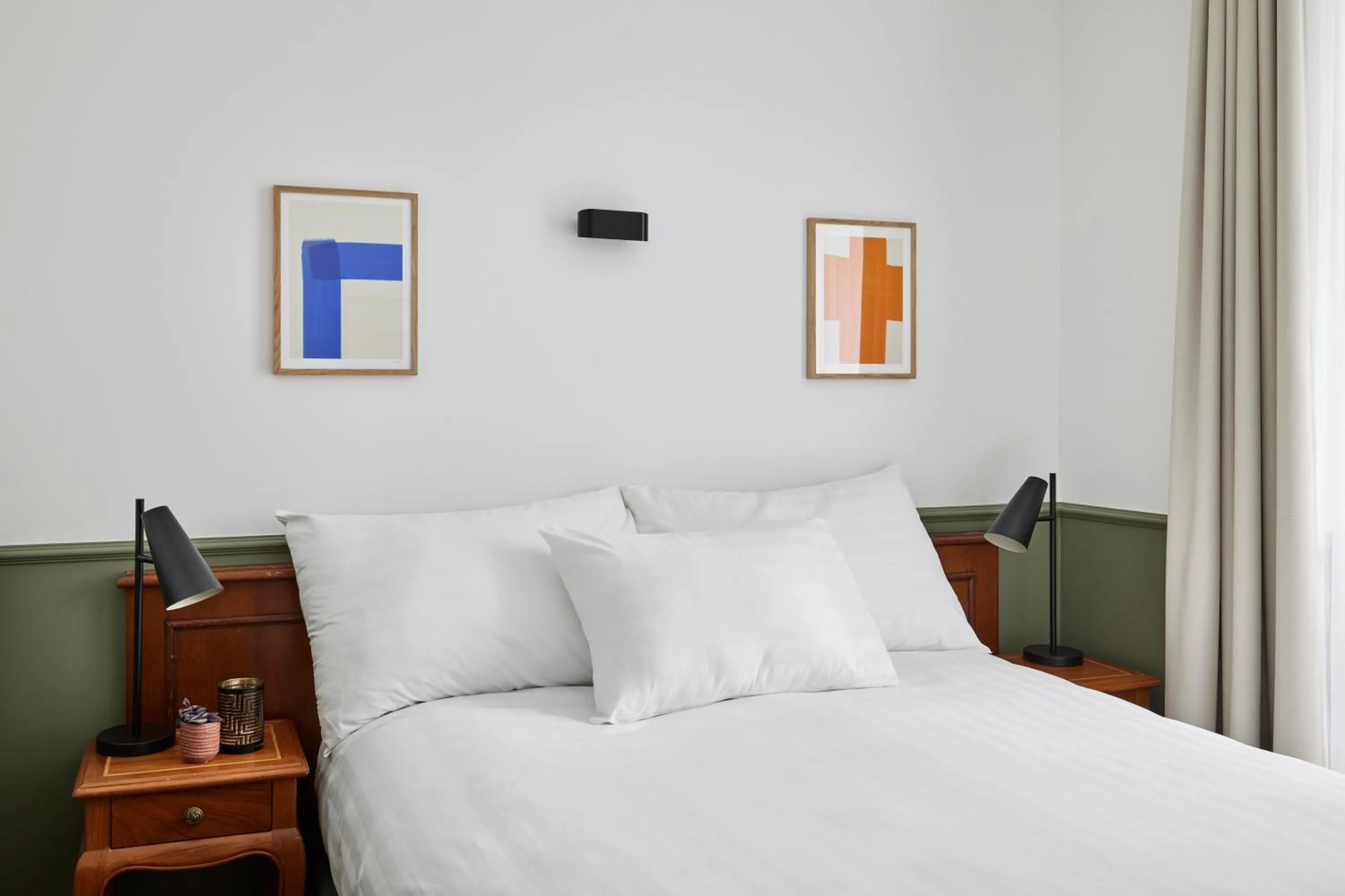 Bed in Base Lausanne