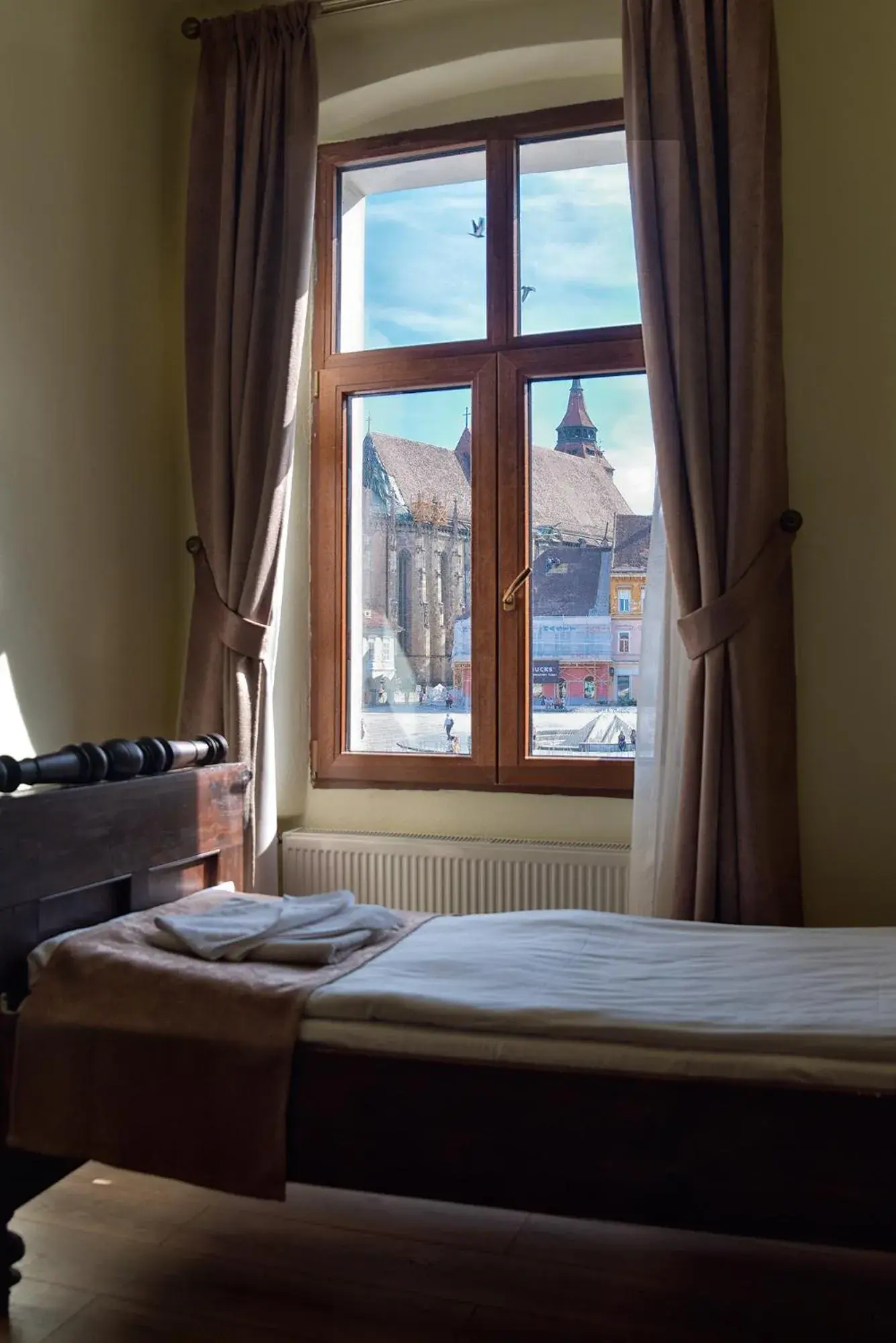 Deluxe Twin Room with Central Square View in La Maisonnette Deluxe Twin Room with Central Square View in La Maisonnette