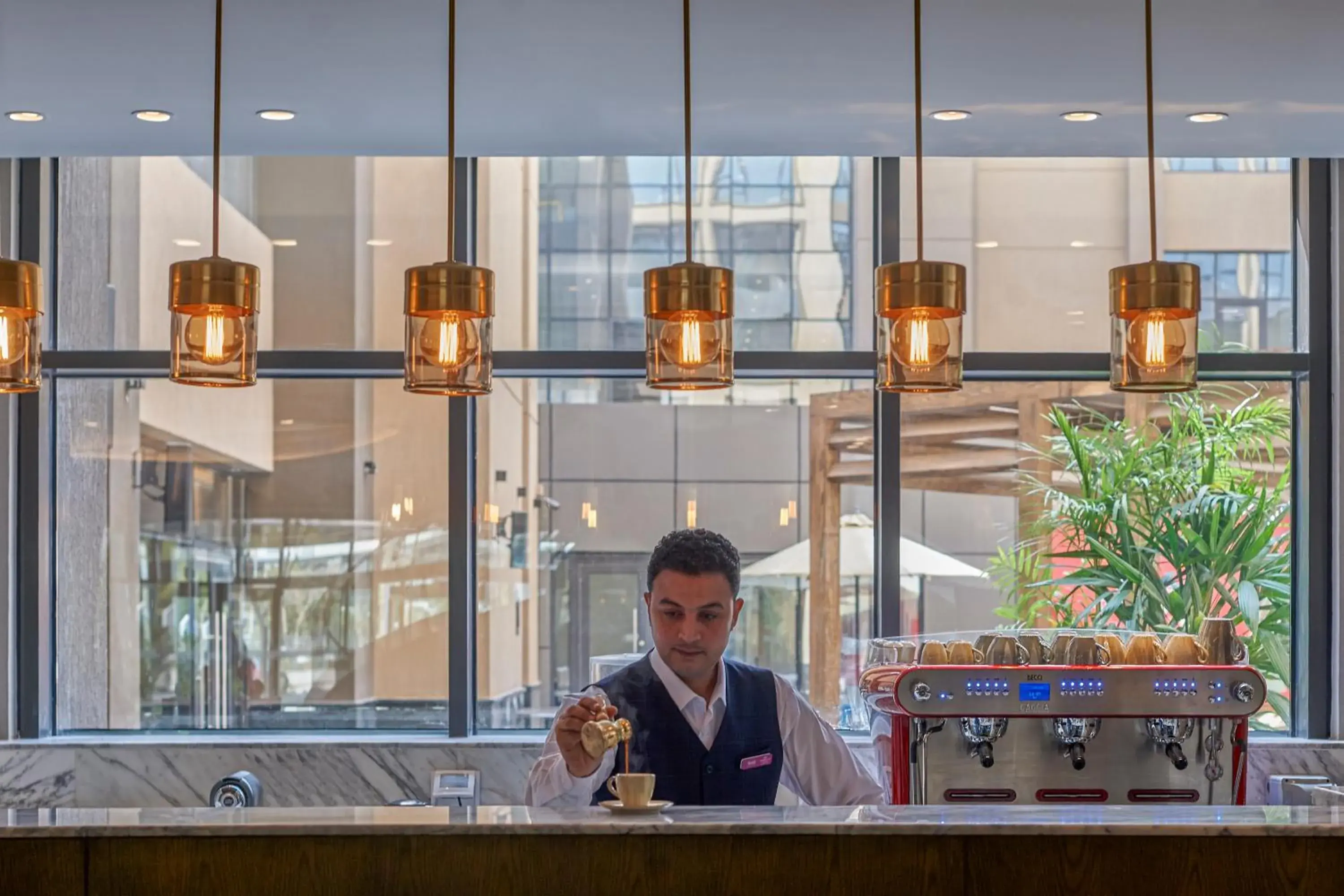 Lounge or bar in Crowne Plaza - West Cairo Arkan by IHG Lounge or bar in Crowne Plaza - West Cairo Arkan by IHG