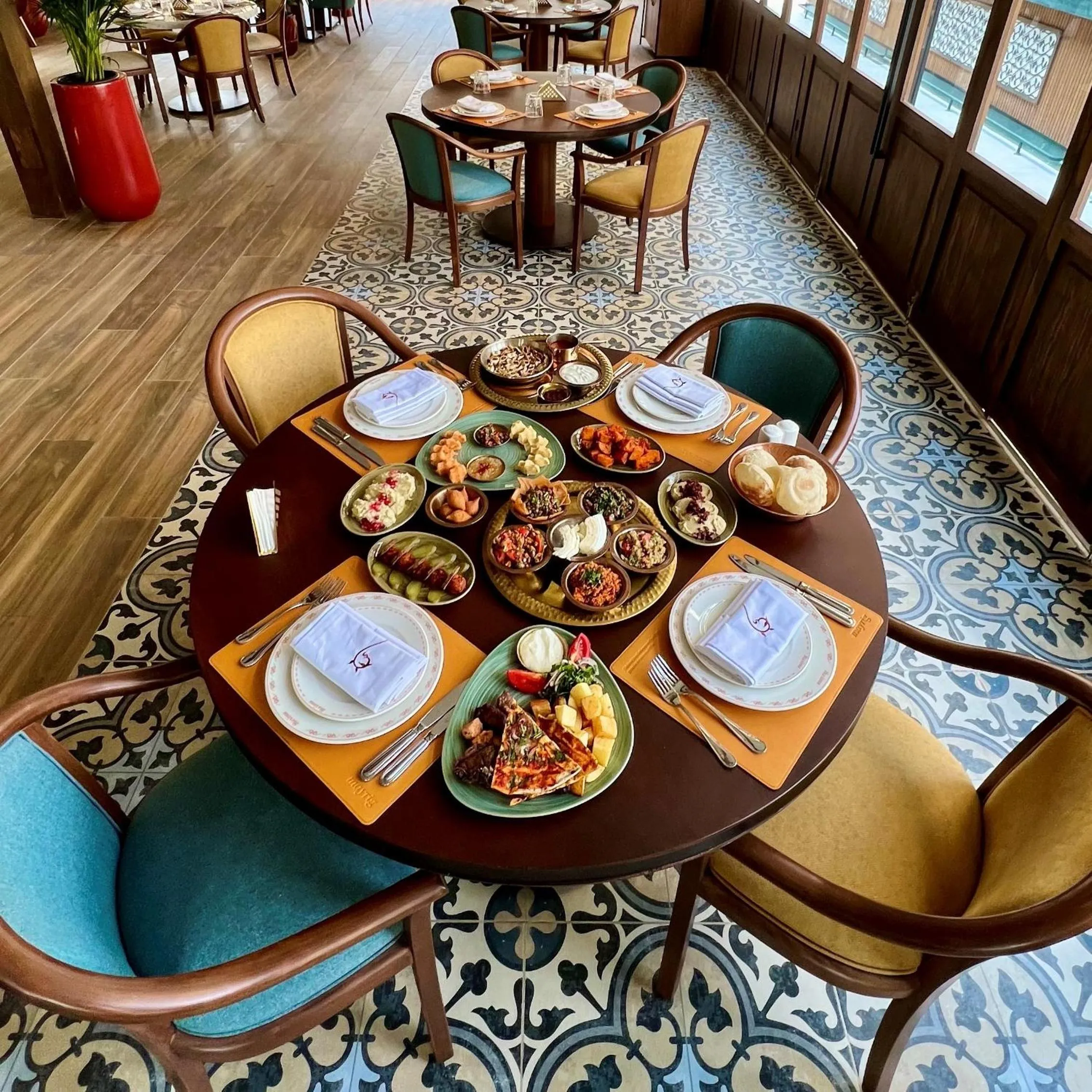 Restaurant/places to eat in Crowne Plaza - West Cairo Arkan by IHG