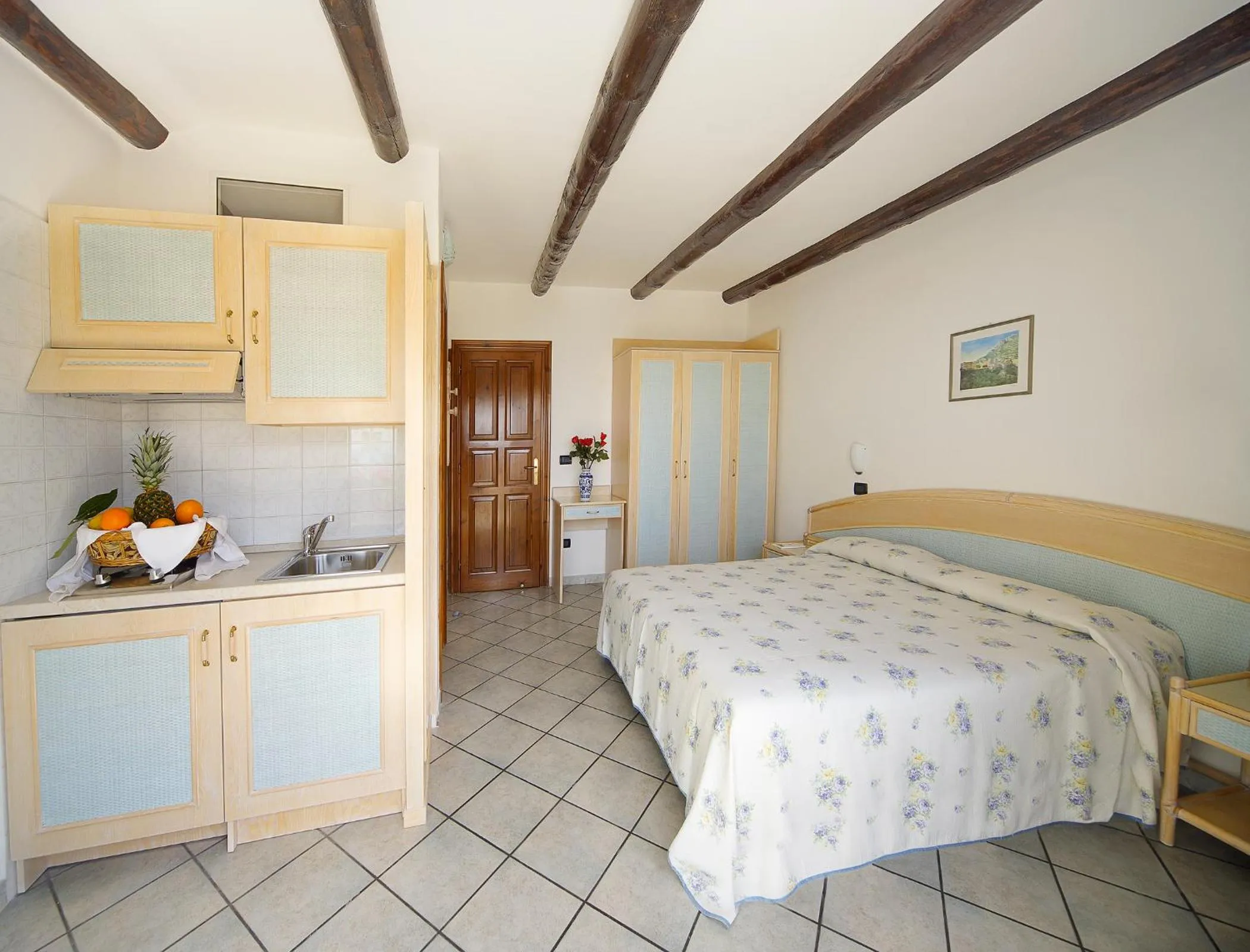 Kitchen or kitchenette, Bed in Hotel Casa del Sole