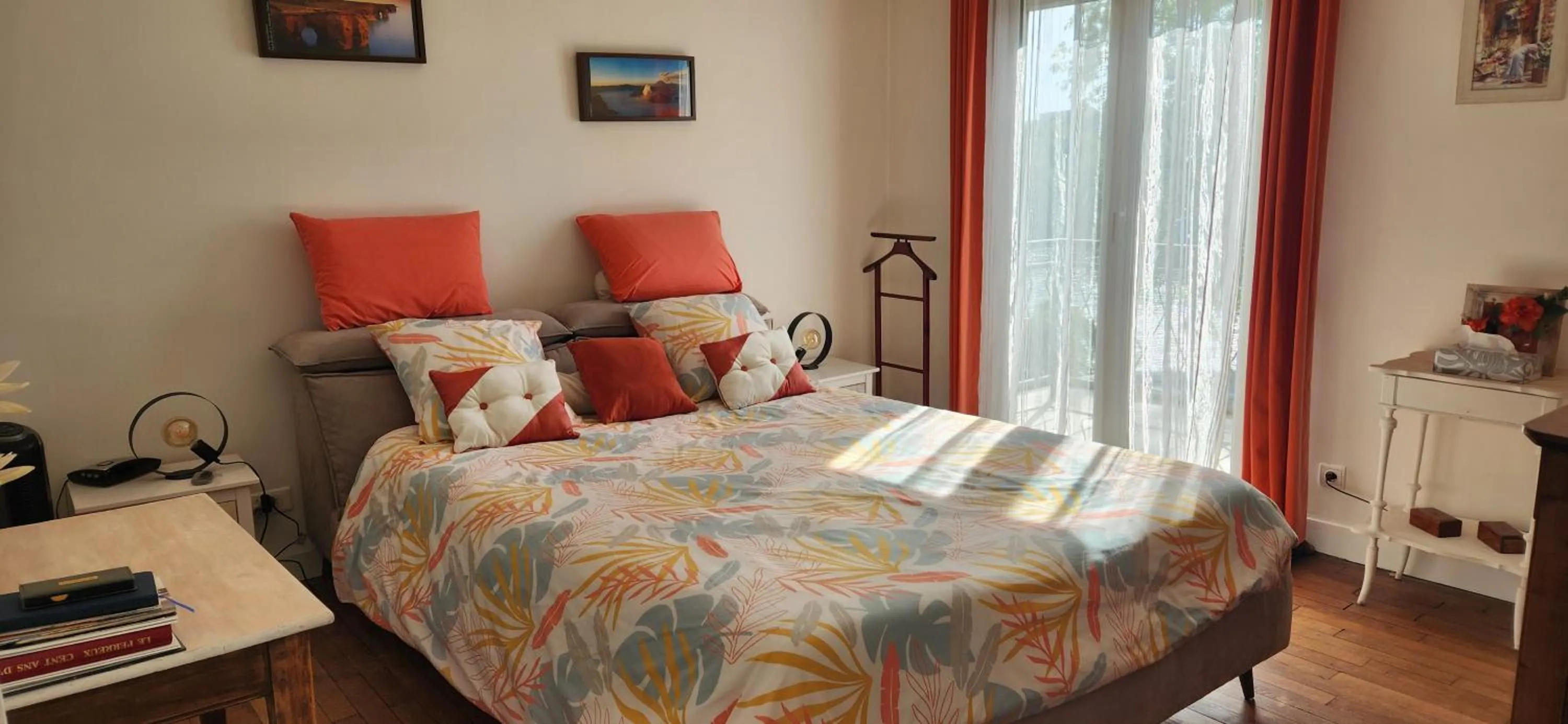 Bed in LES PINGOUINS DE LA MARNE