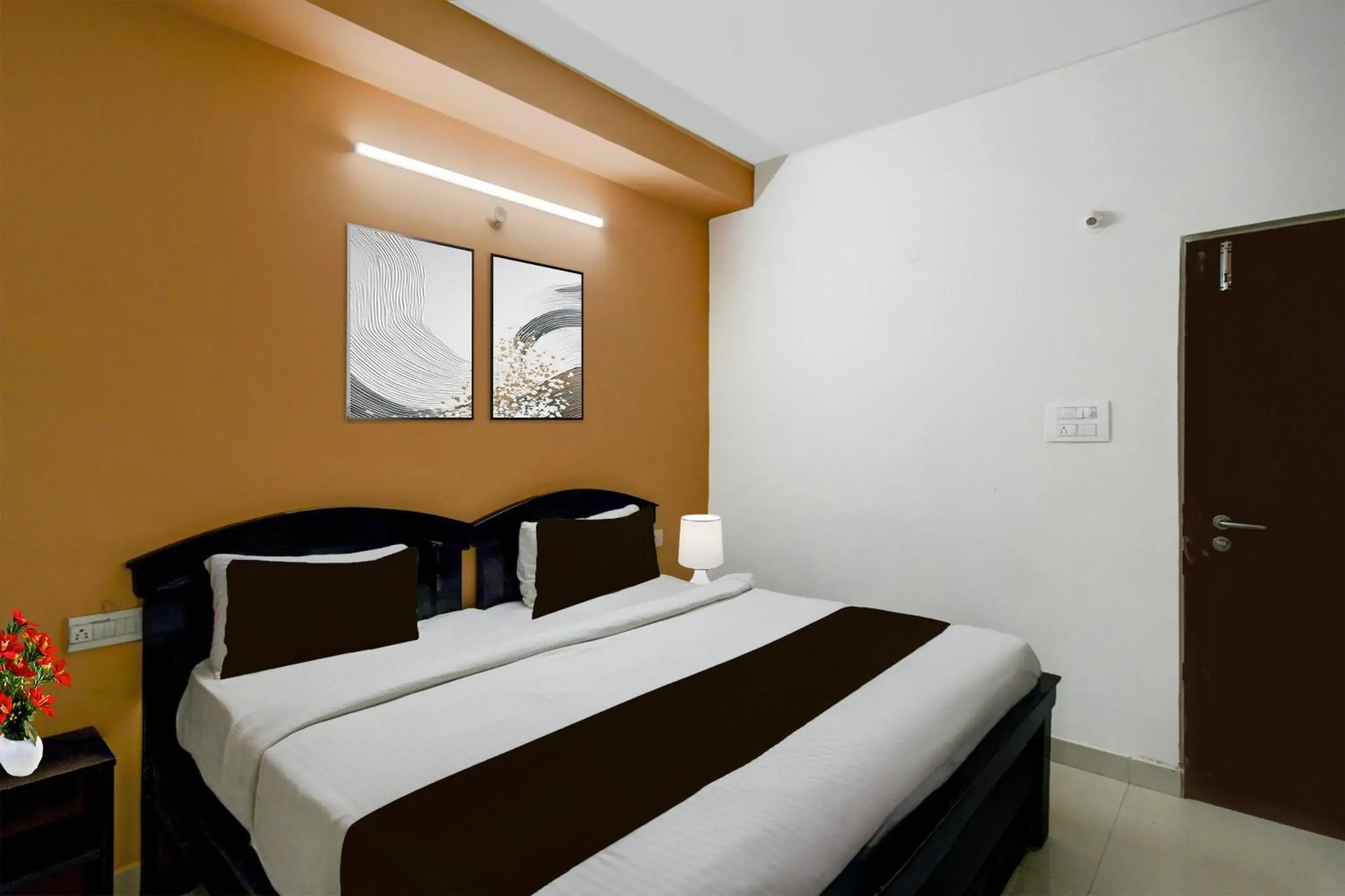 Photo of the whole room, Bed in Super Collection O Atlas DLF Formerly Hillside Photo of the whole room, Bed in Super Collection O Atlas DLF Formerly Hillside