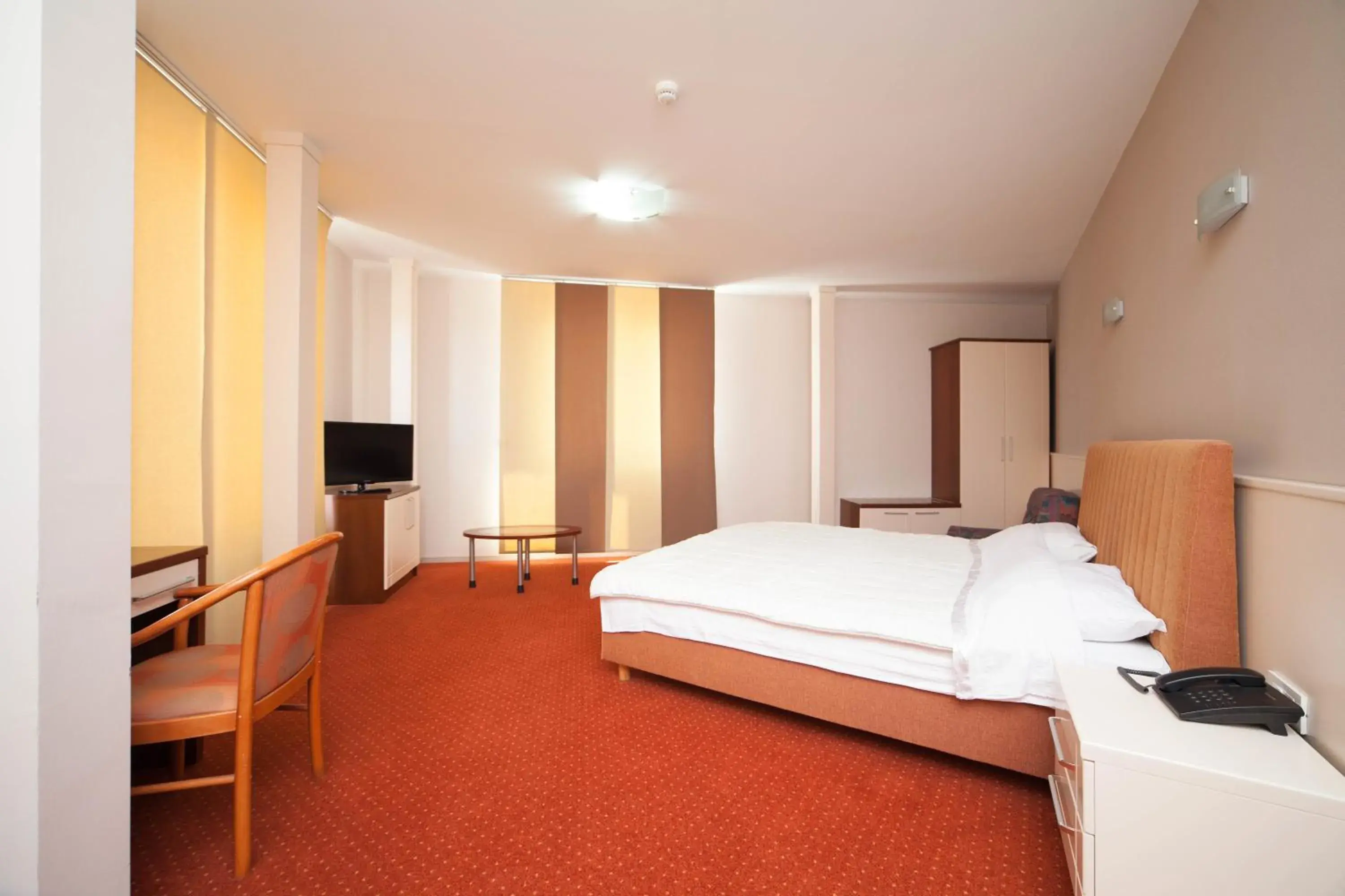 Lake view, Bed in Hotel Lebed Lake view, Bed in Hotel Lebed