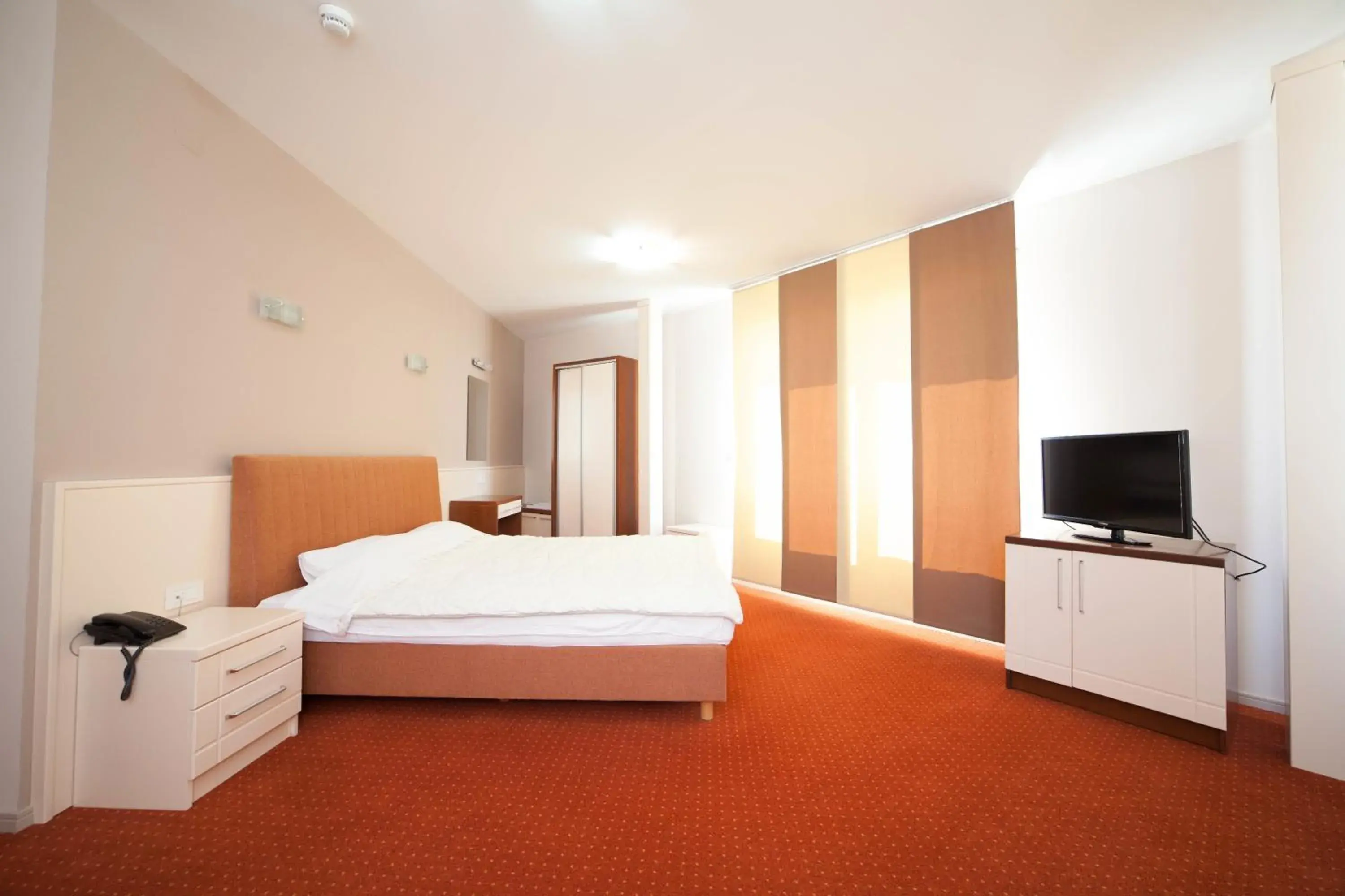 Lake view, Bed in Hotel Lebed Lake view, Bed in Hotel Lebed