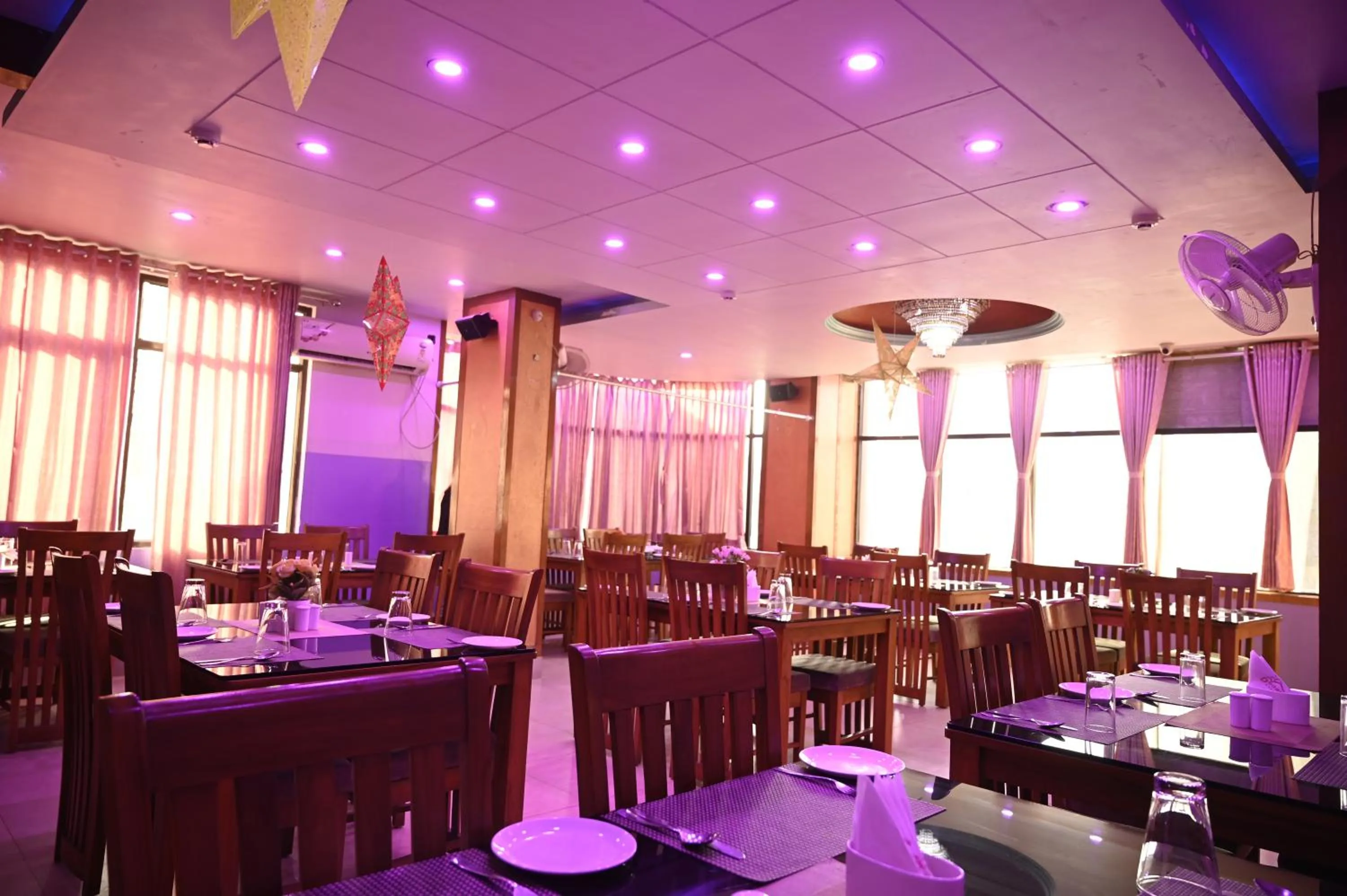 Restaurant/places to eat in Hotel Dooars Mountain